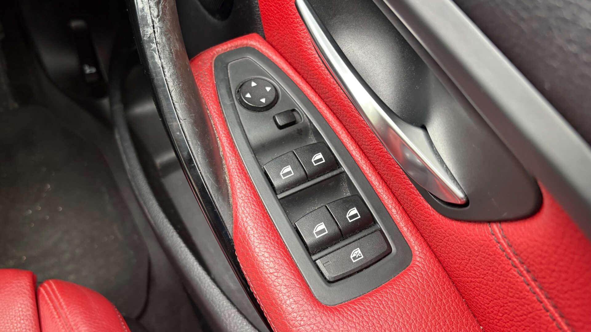 BMW 3 Series view 24