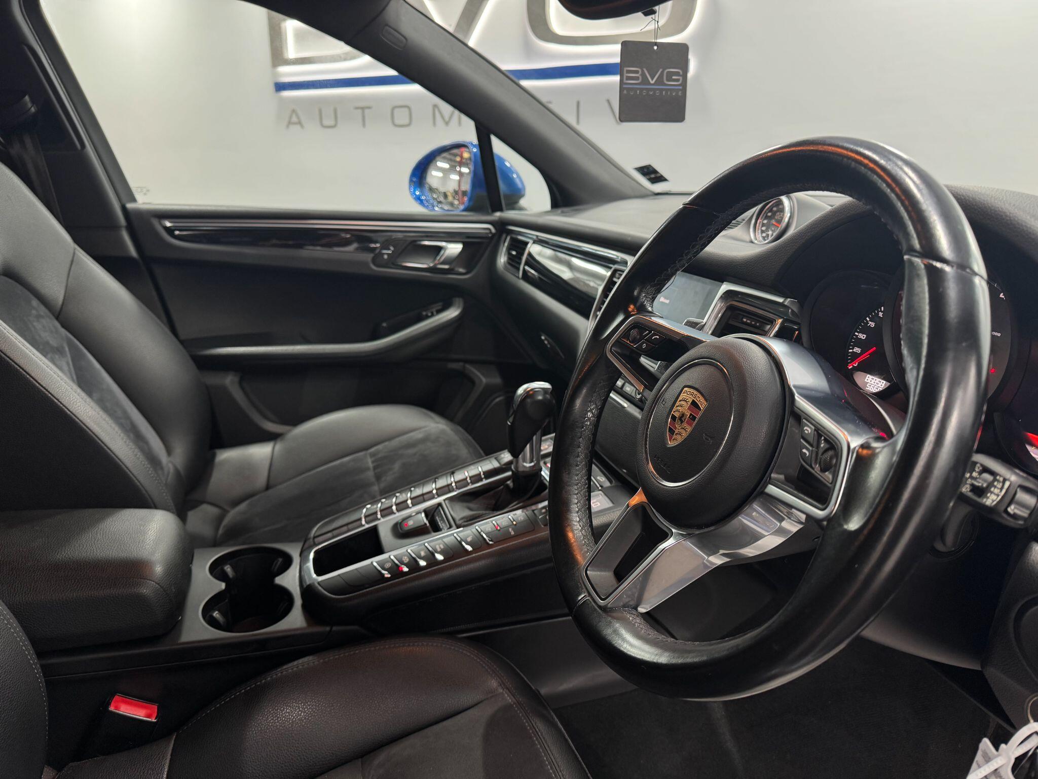 Porsche Macan view 30