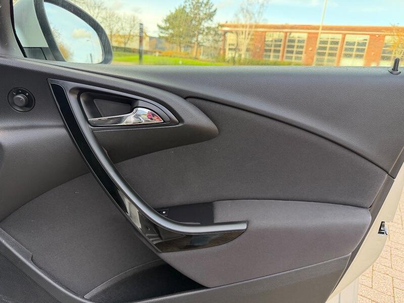 2015 Vauxhall Astra 1.4i SRi Euro 6 5dr • 24,139 miles image 24