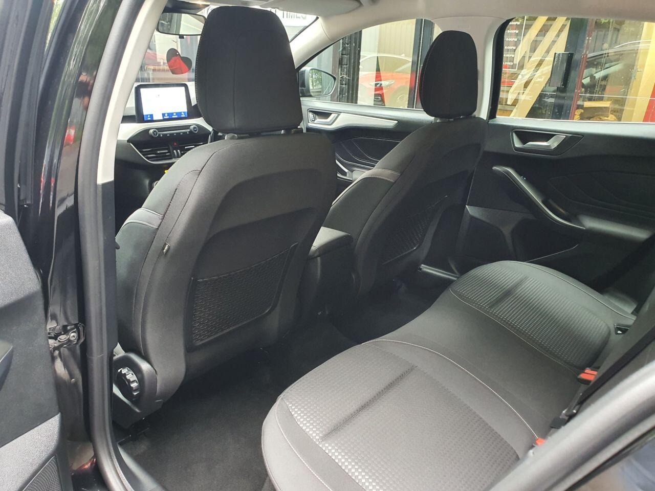 Ford Focus view 24