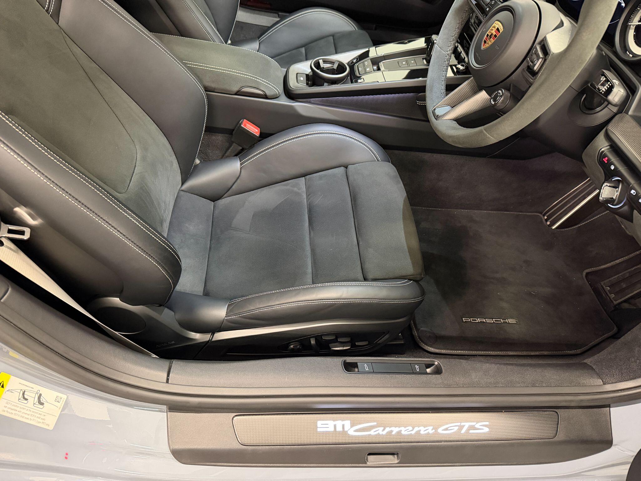 Porsche 911 view 20