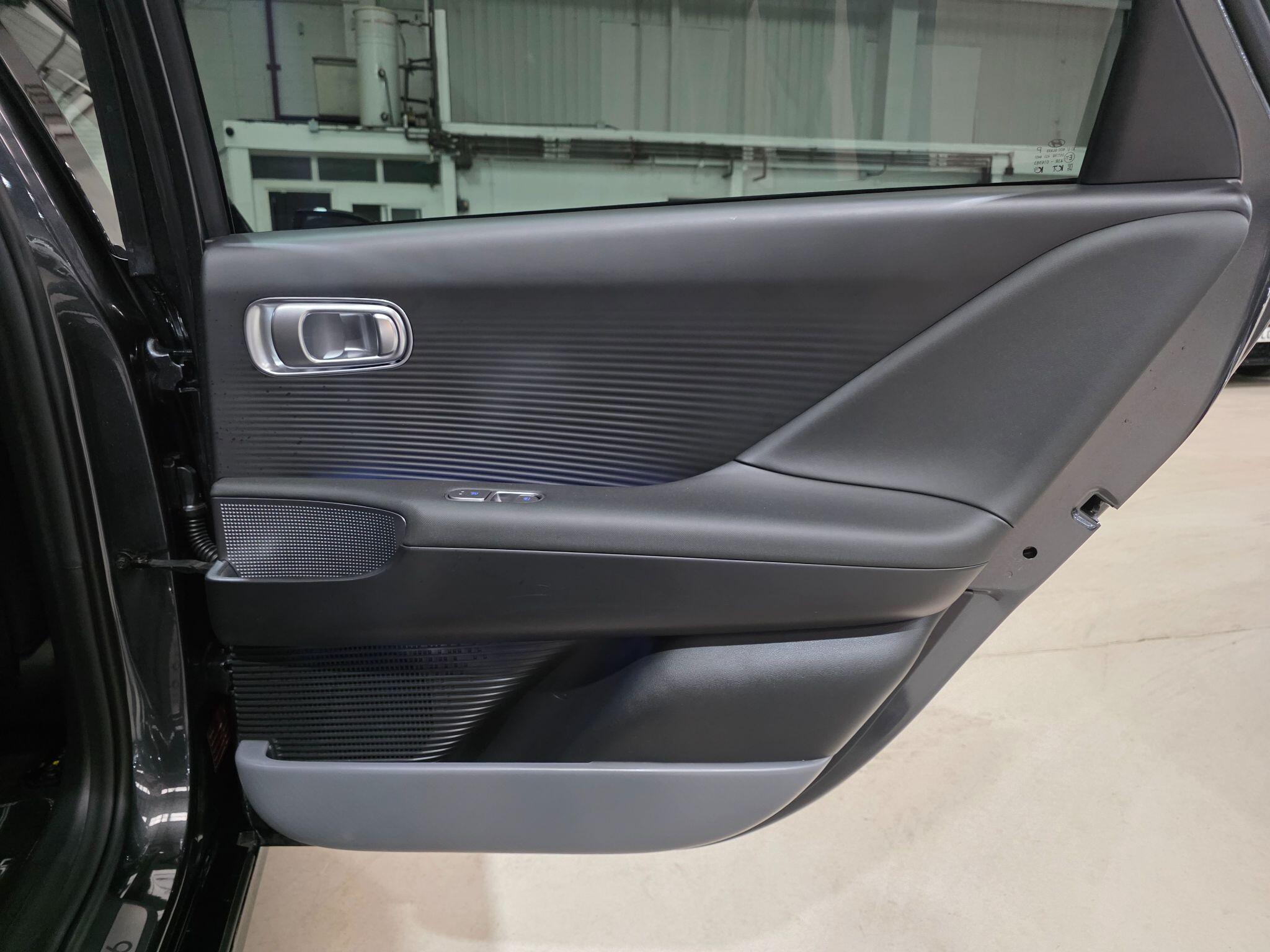 Hyundai Ioniq 6 view 24