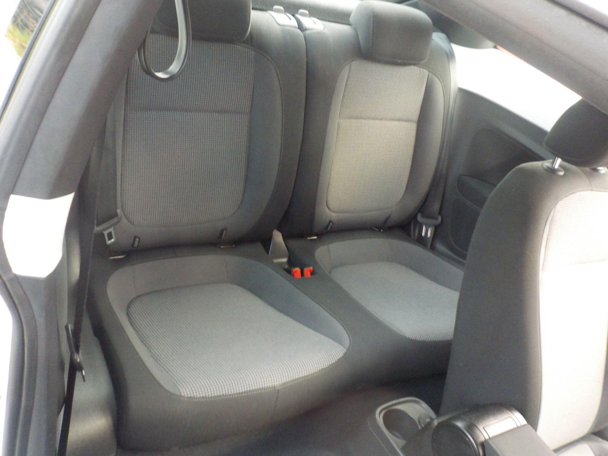 Volkswagen Beetle 1.6 TDI BlueMotion Tech Design Euro 5 (s/s) 3dr