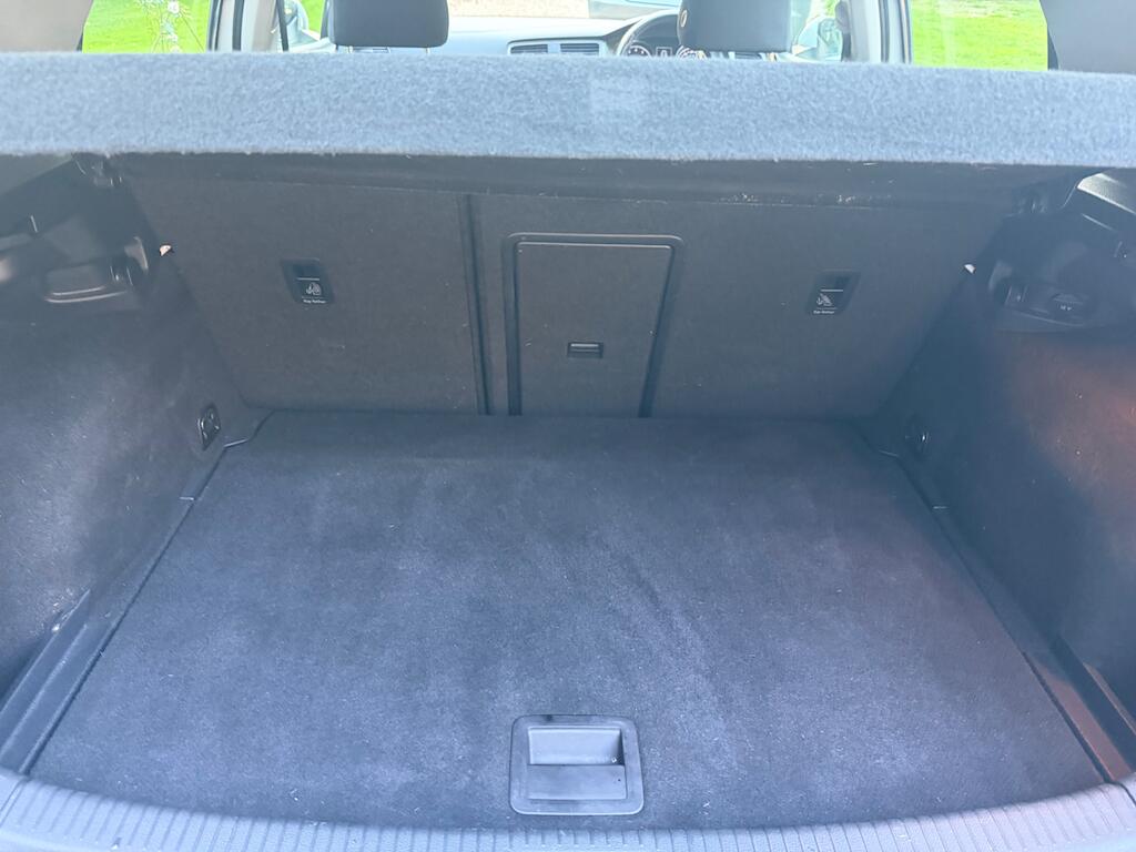 Volkswagen Golf view 30