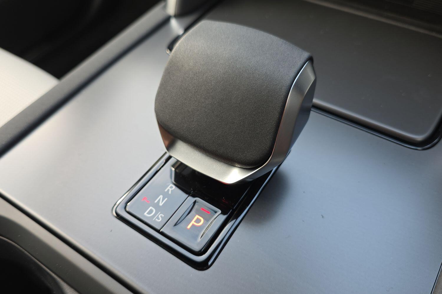 Land Rover Discovery Sport view 19