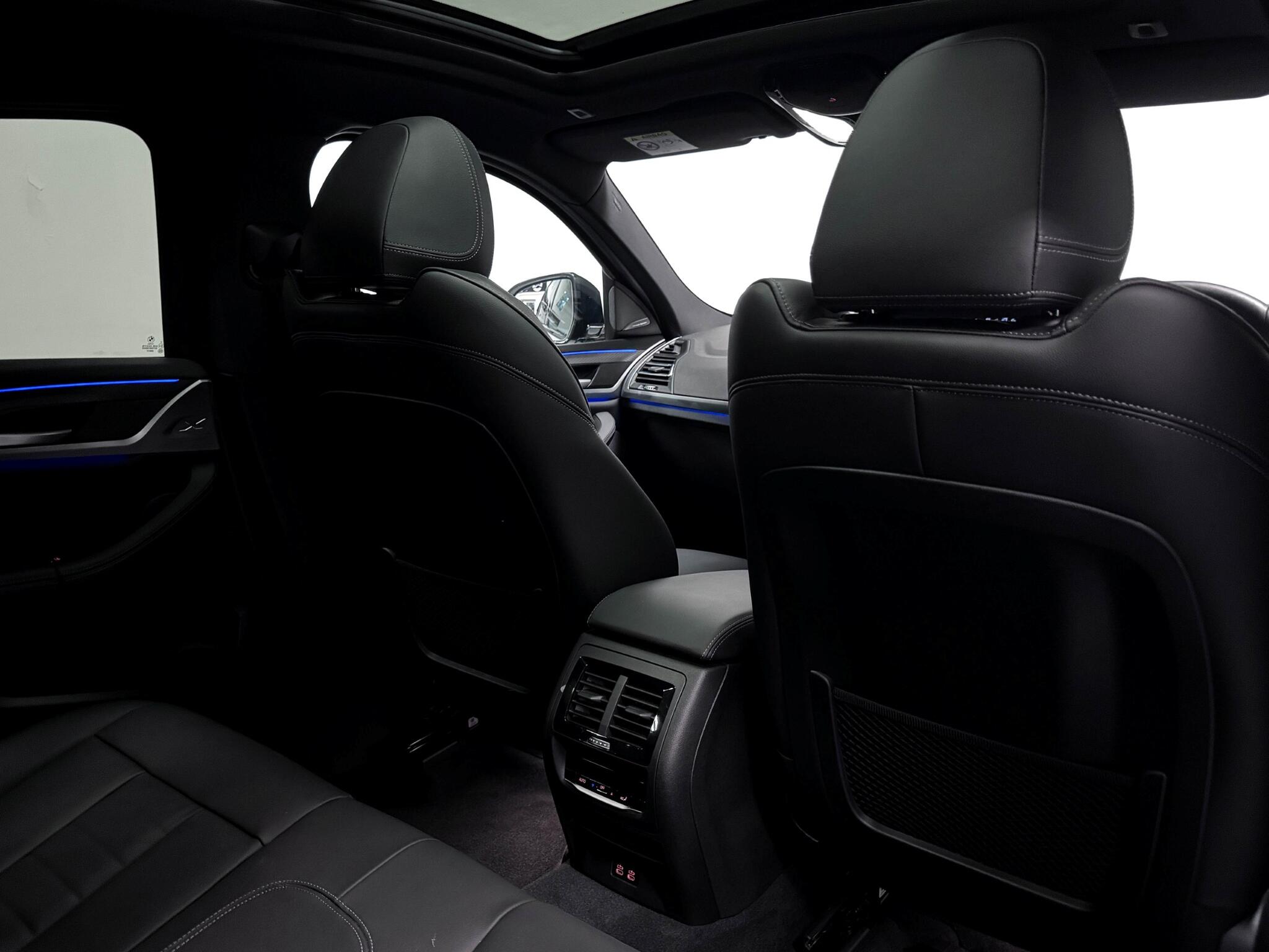 BMW X4 view 11