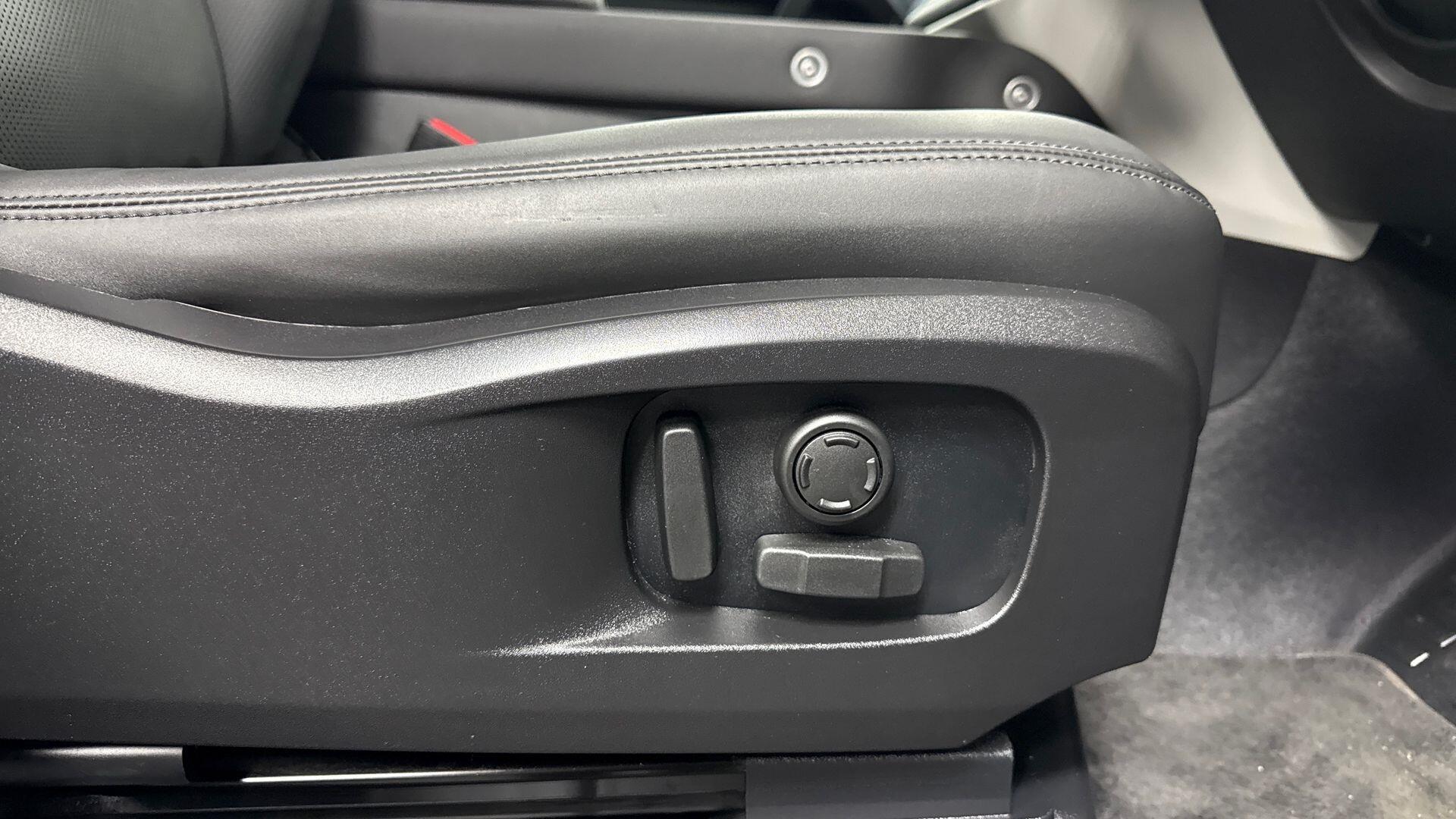 Land Rover Defender view 21