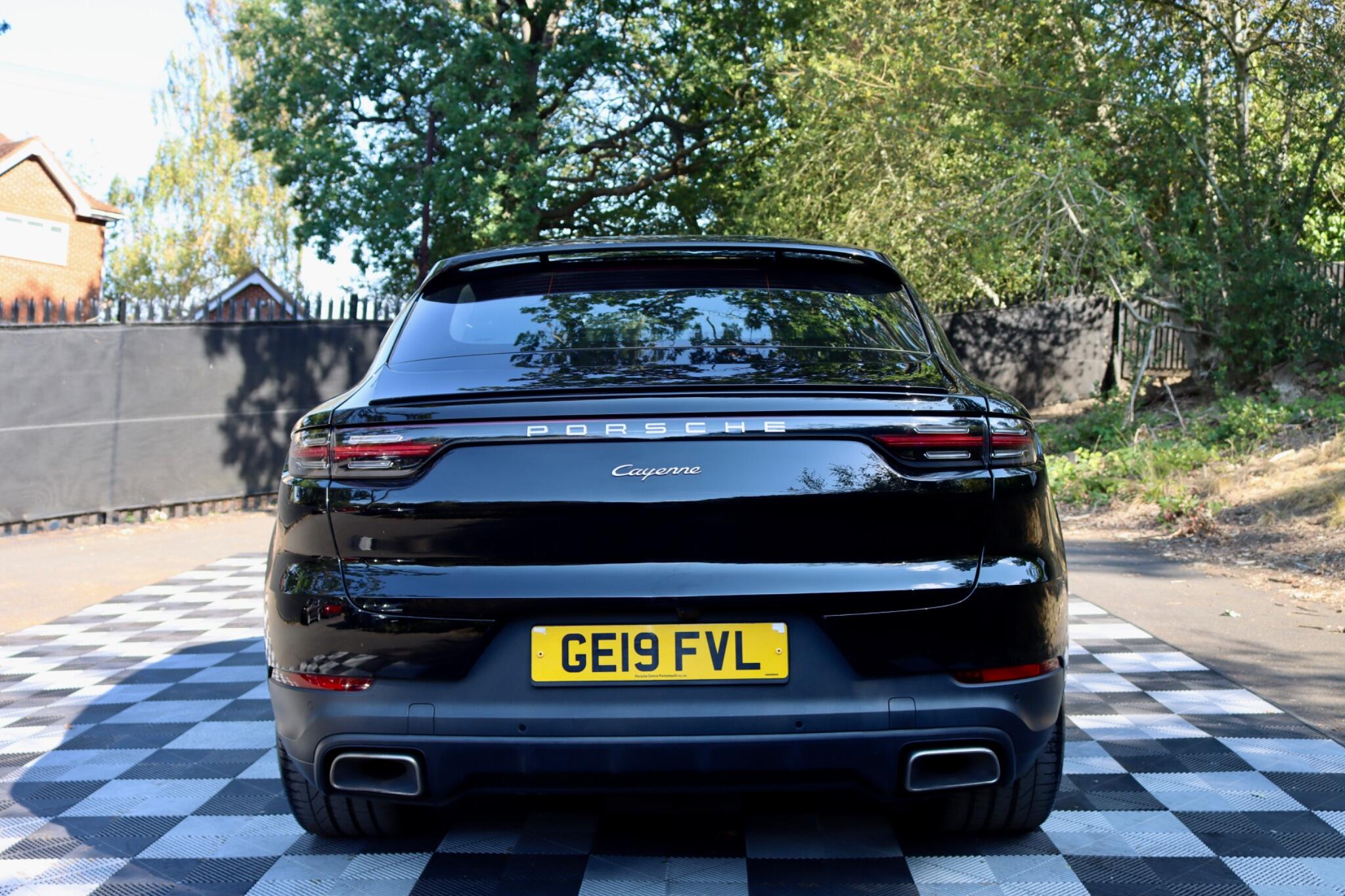 Porsche Cayenne view 26