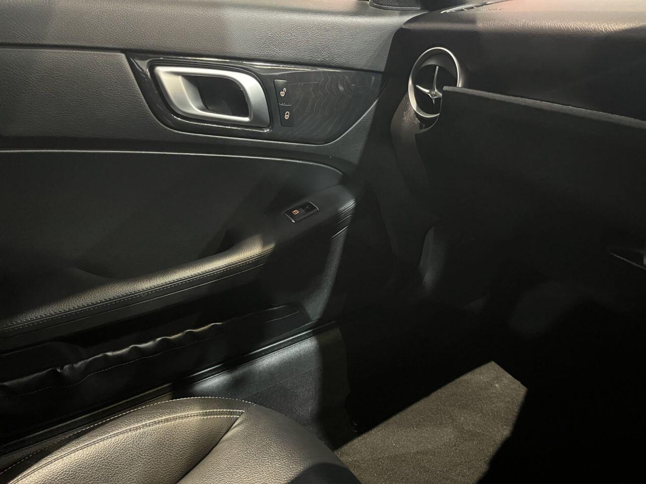 Mercedes-Benz SLC view 10