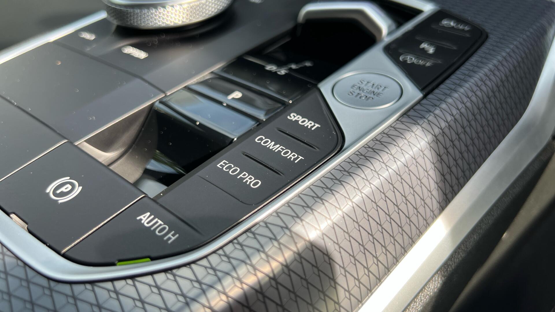 BMW 3 Series view 20