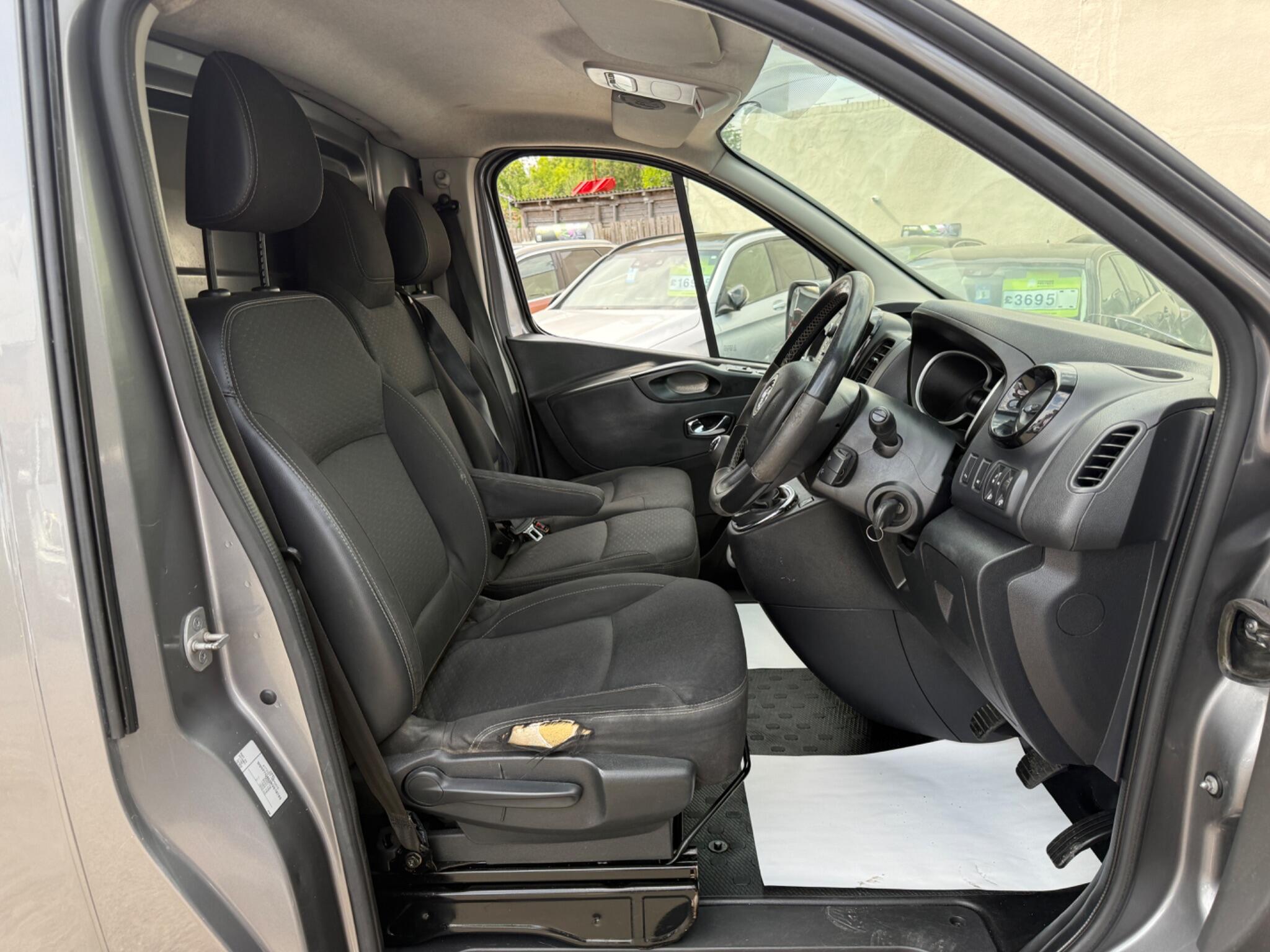 Vauxhall Vivaro - Image 13