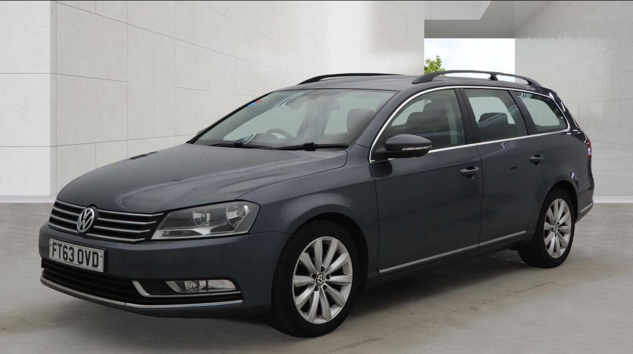 Volkswagen Passat view 2