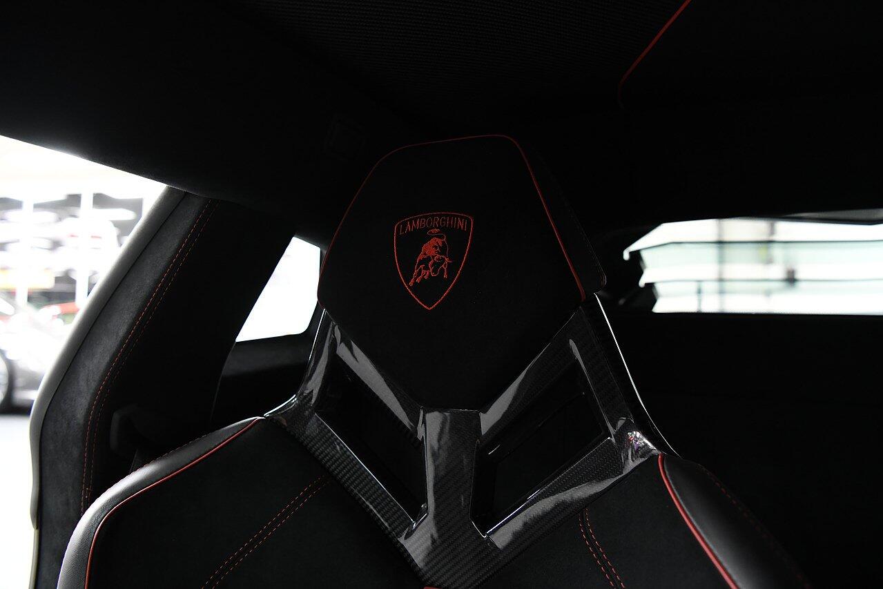 Lamborghini Aventador view 9