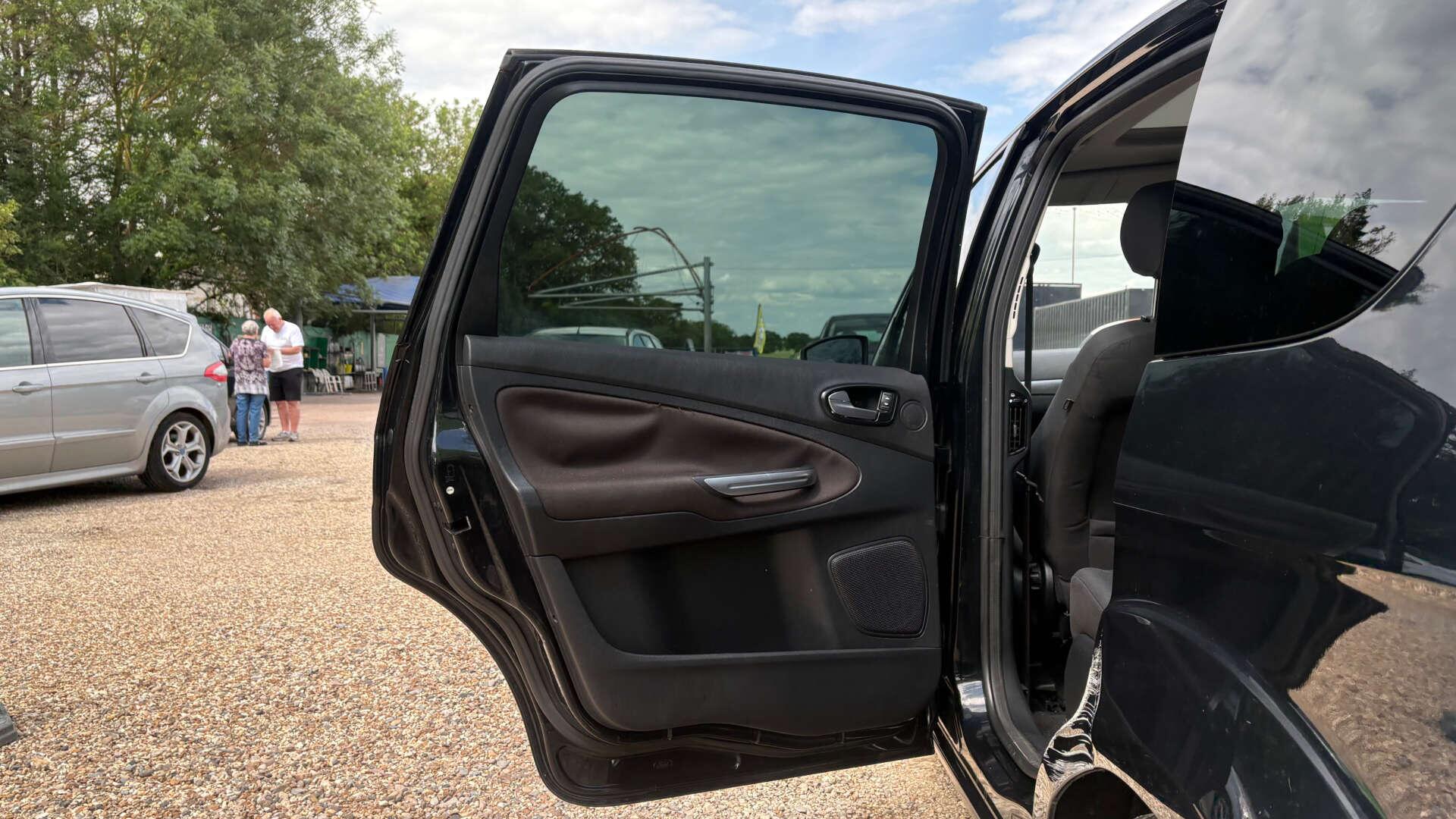 Ford S-Max view 29