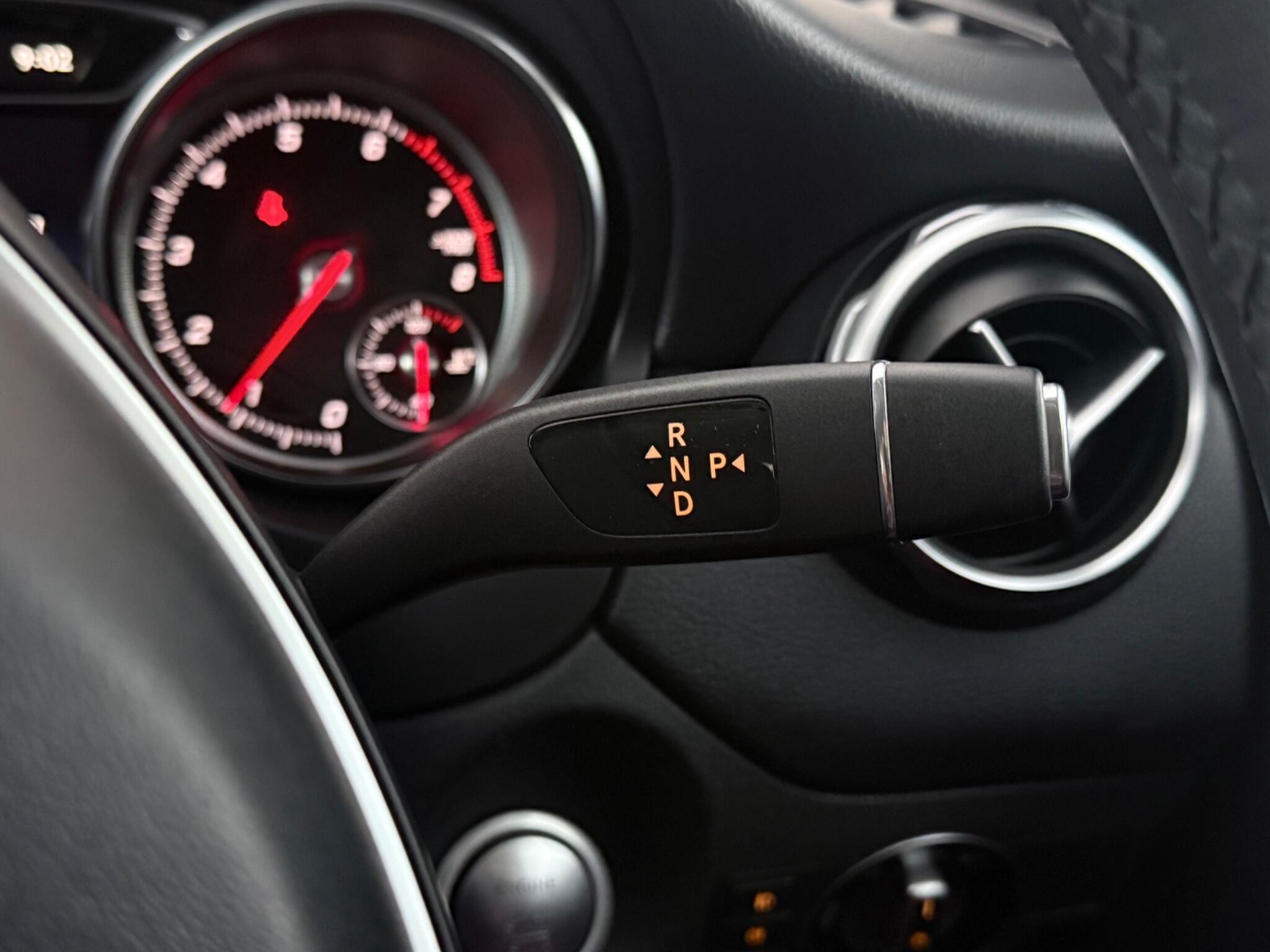 Mercedes-Benz GLA view 16