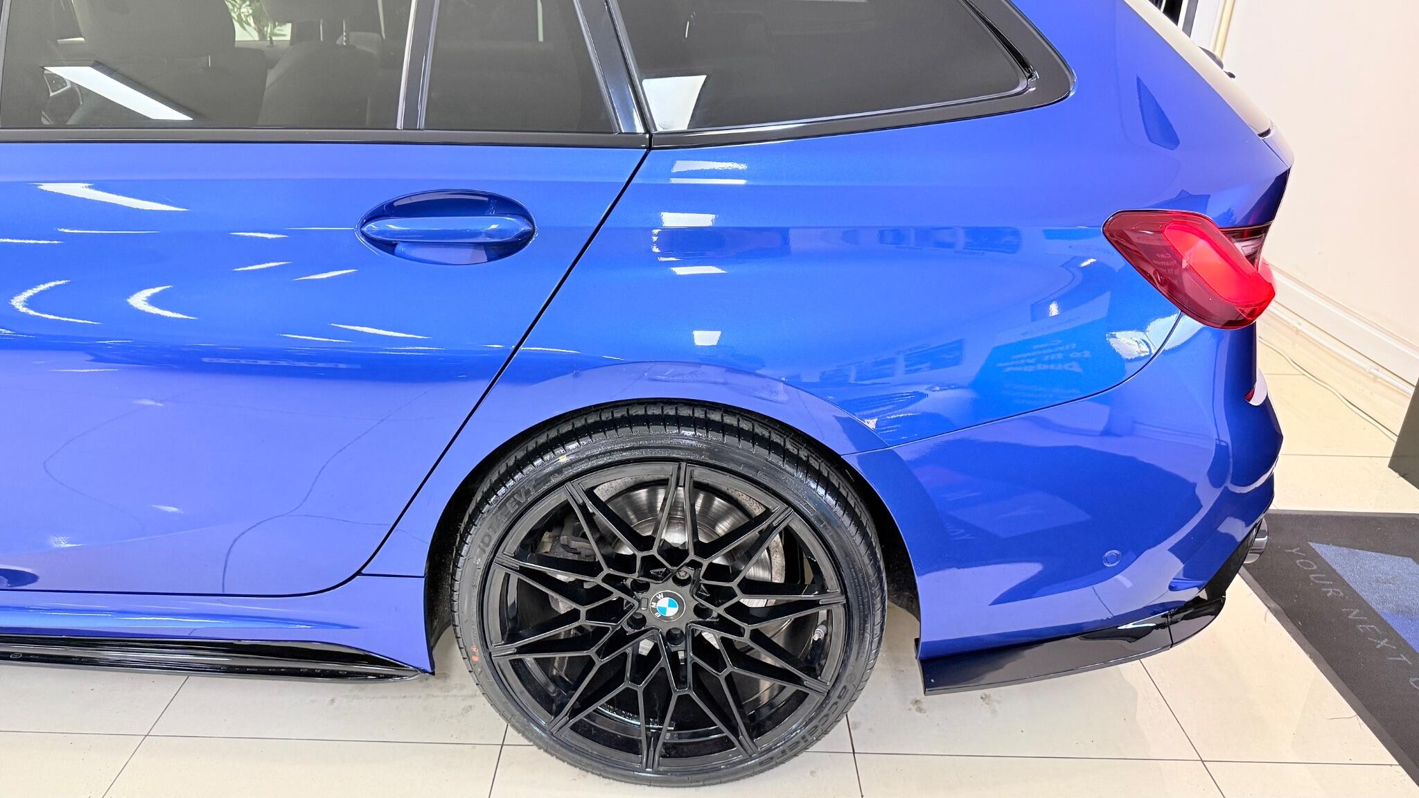 BMW 3 Series view 40