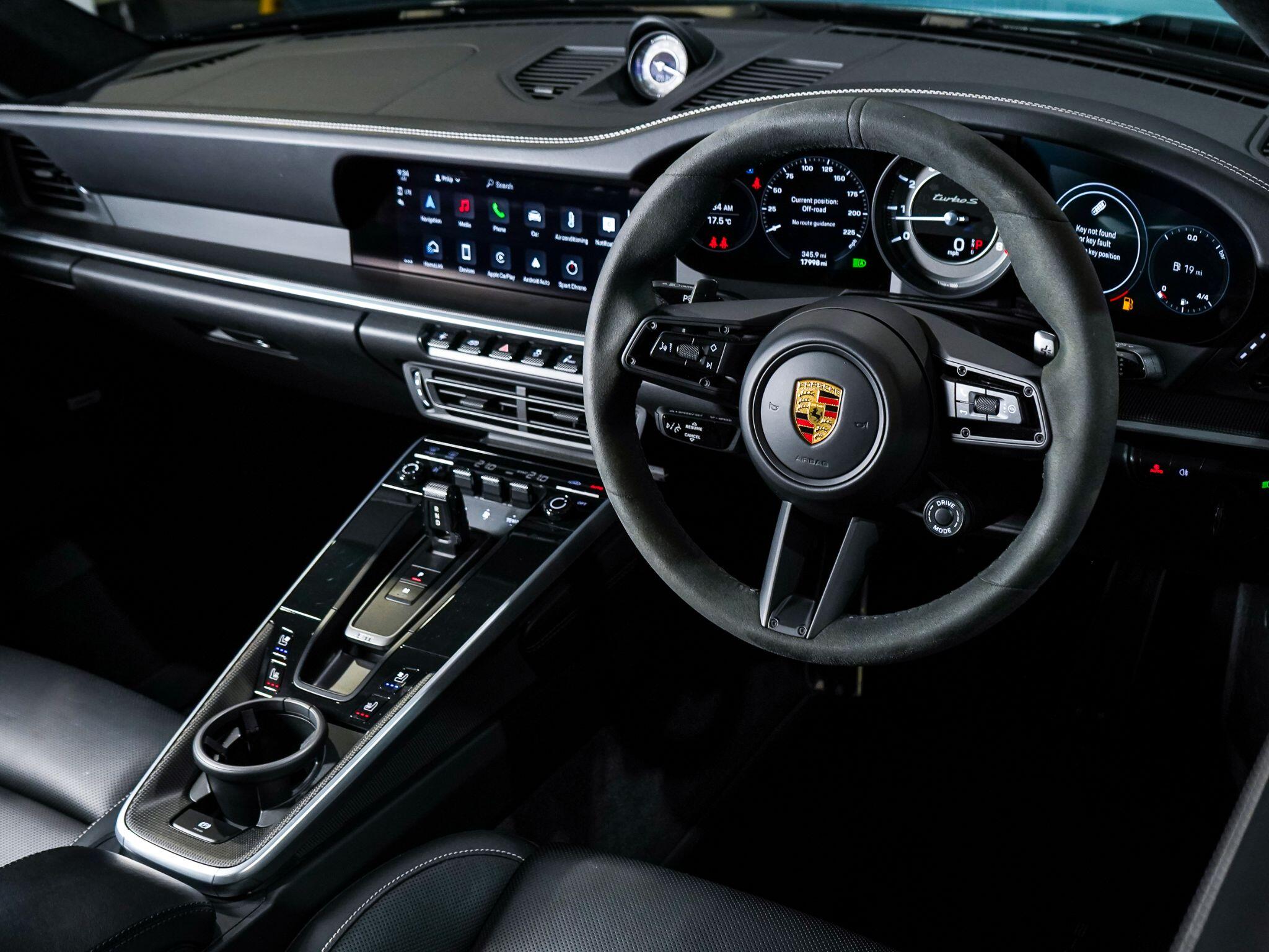 Porsche 911 view 33