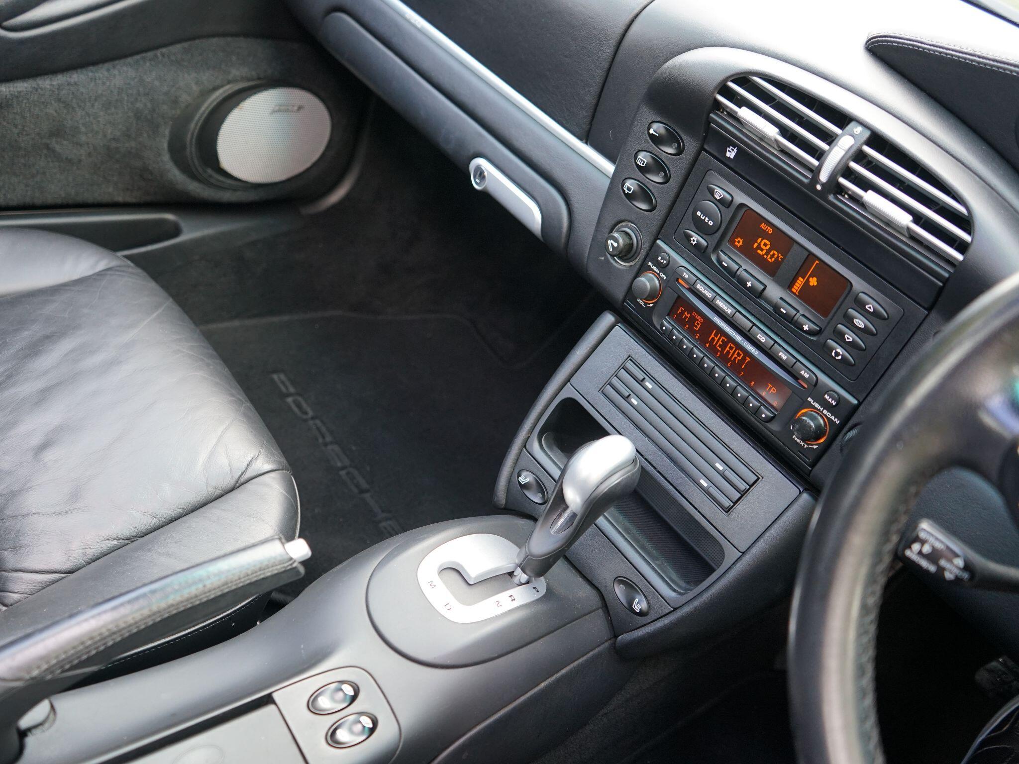 Porsche 911 view 6