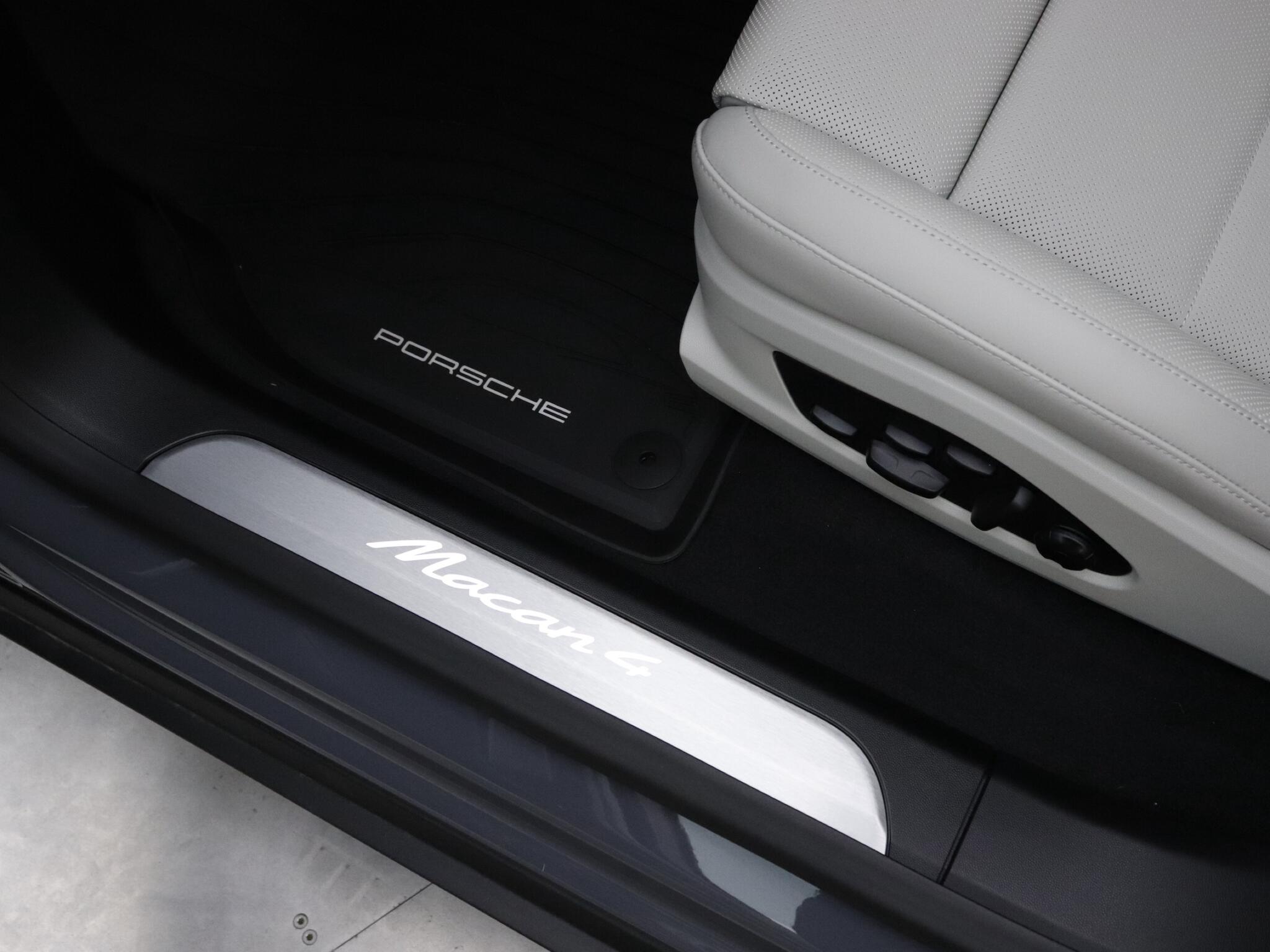 Porsche Macan view 23