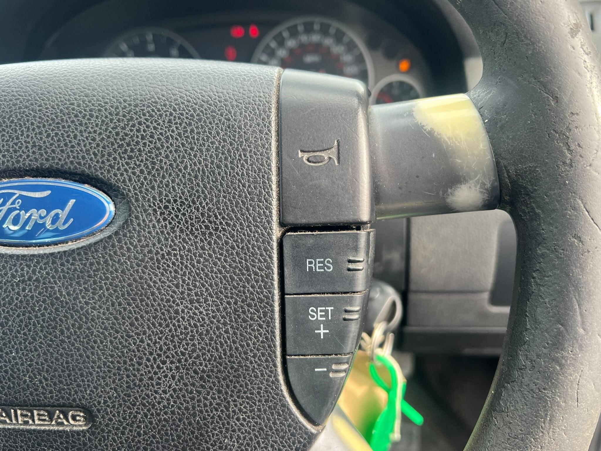 Ford Mondeo view 28