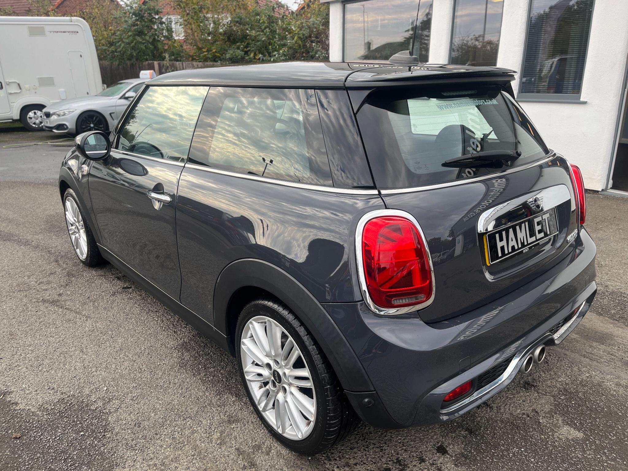 Mini Hatch view 4