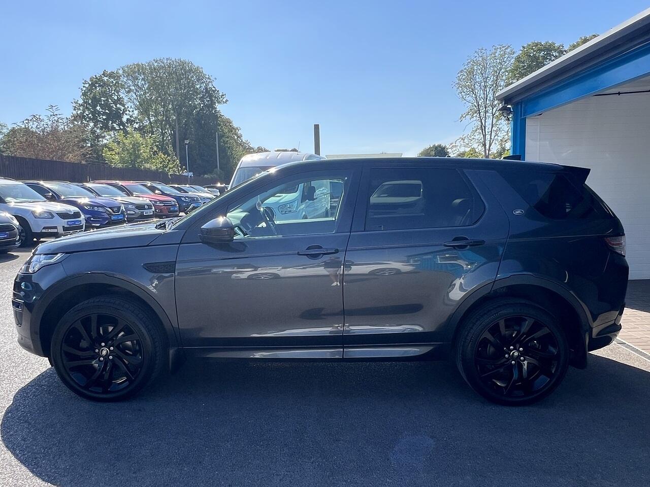 Land Rover Discovery Sport view 4