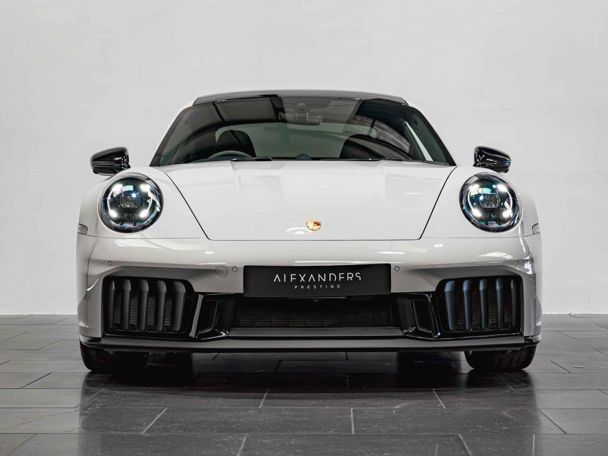 Porsche 911 view 10