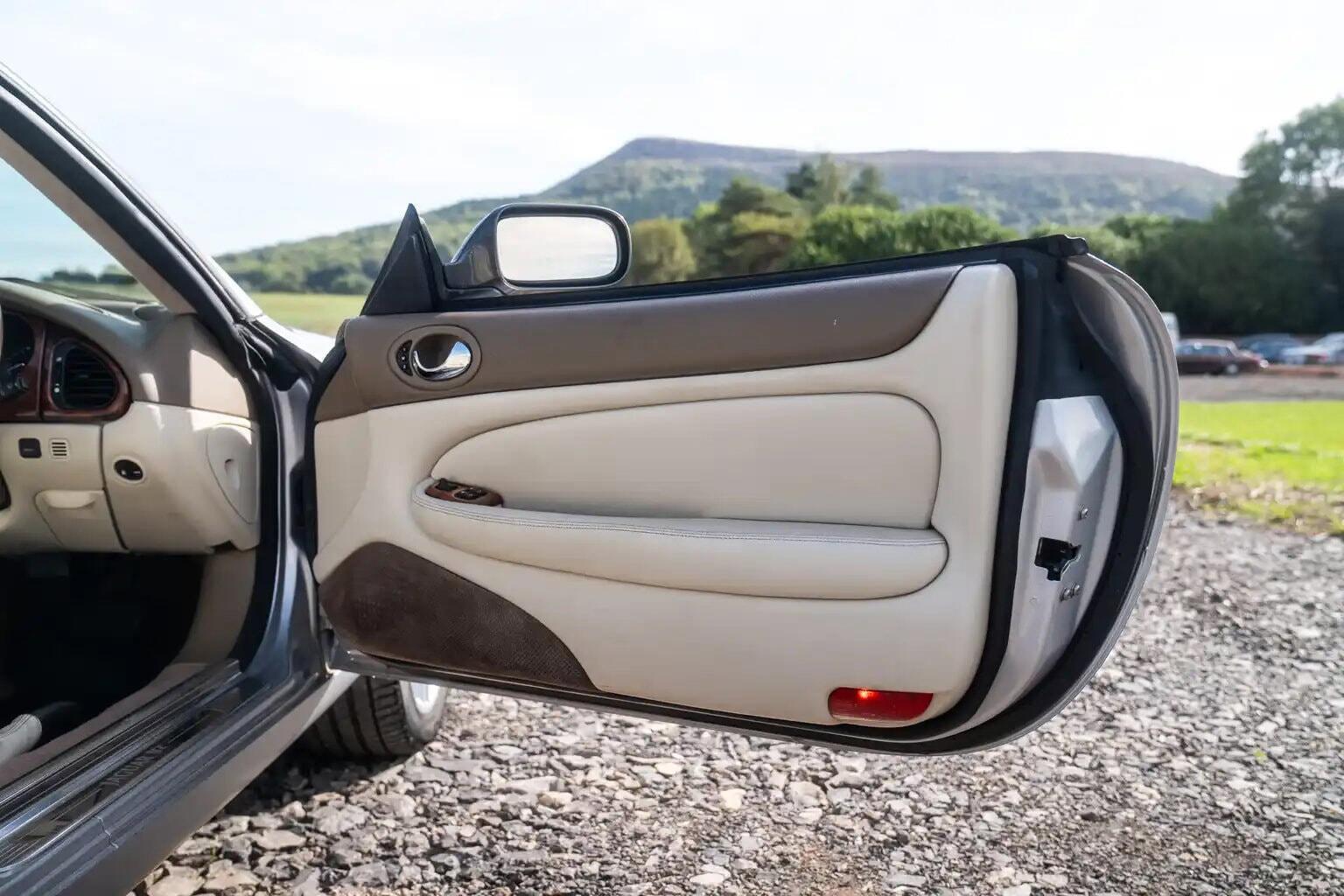 Jaguar XKR view 22
