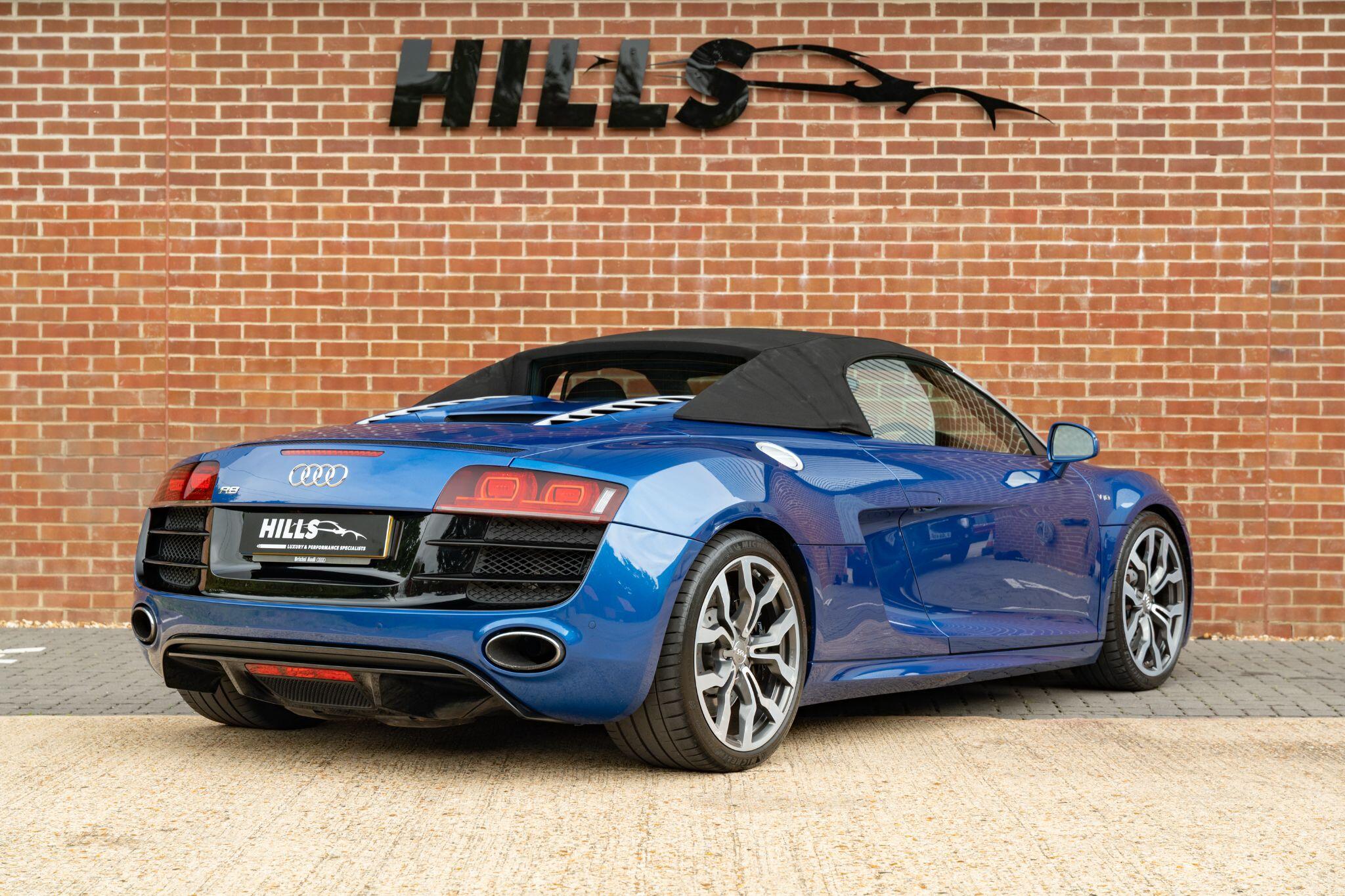 Audi R8 view 8