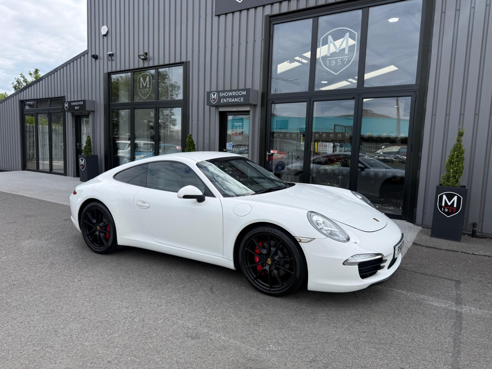 Porsche 911 view 10