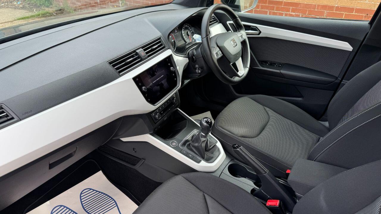 Seat Arona view 8