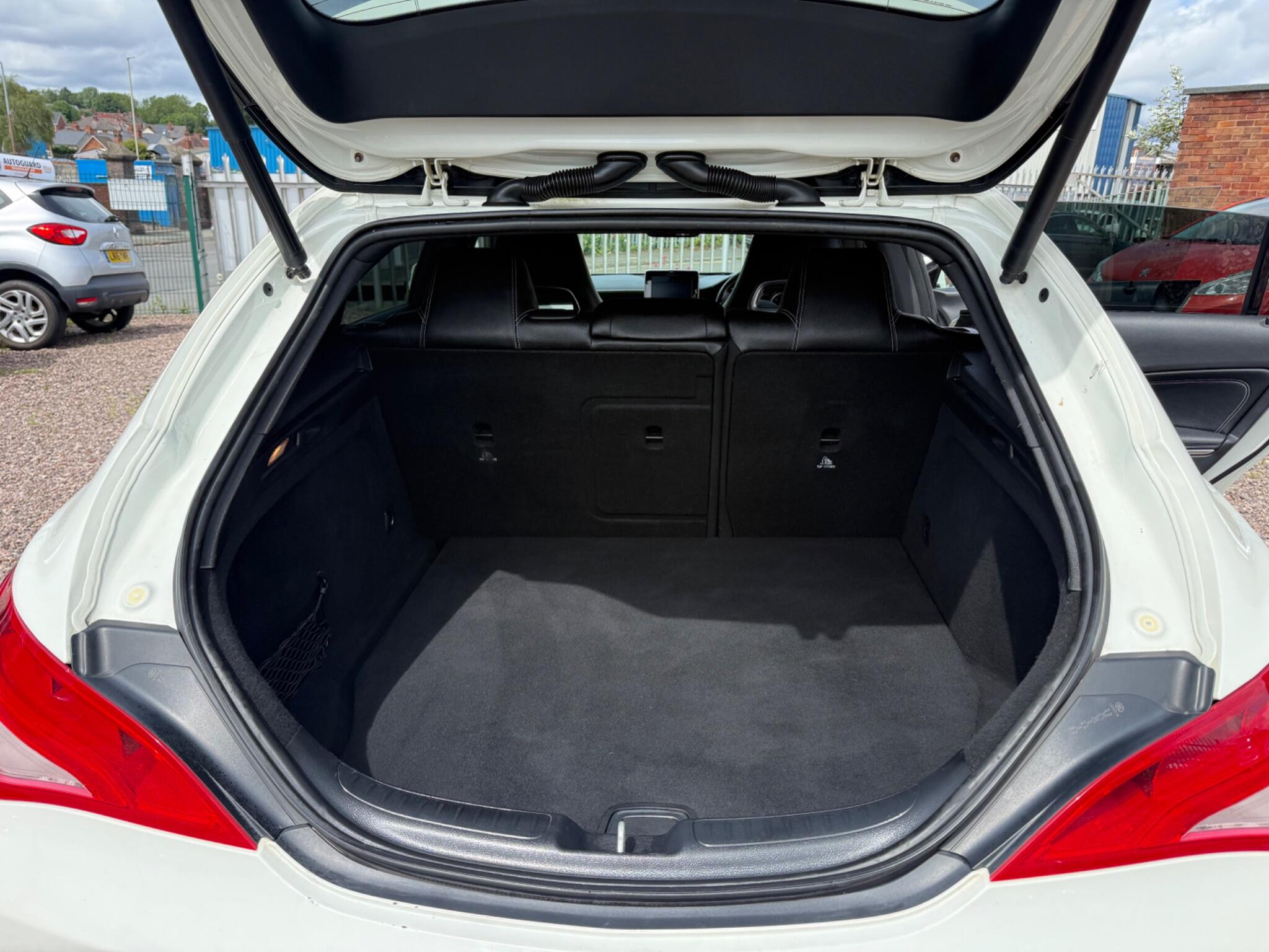 Mercedes-Benz Cla view 29