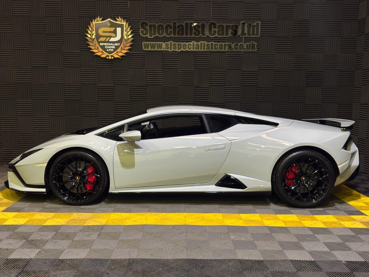 Lamborghini Huracan view 19