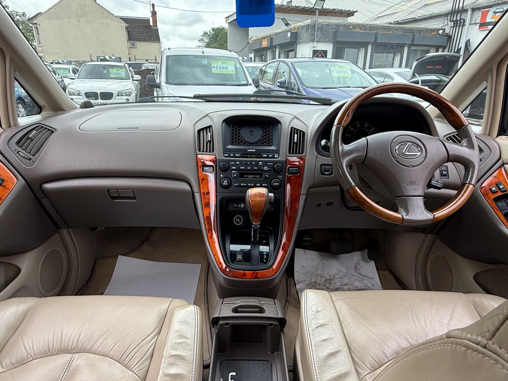 Lexus RX - Image 56