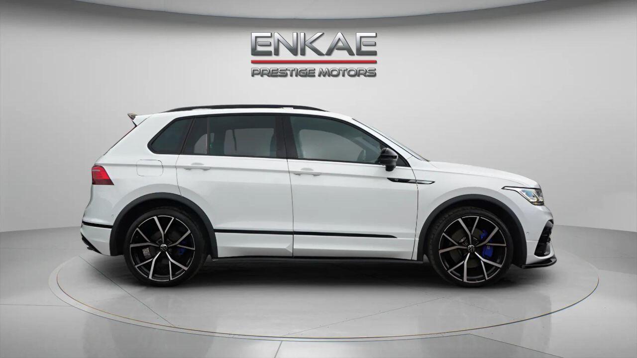 Volkswagen Tiguan view 3
