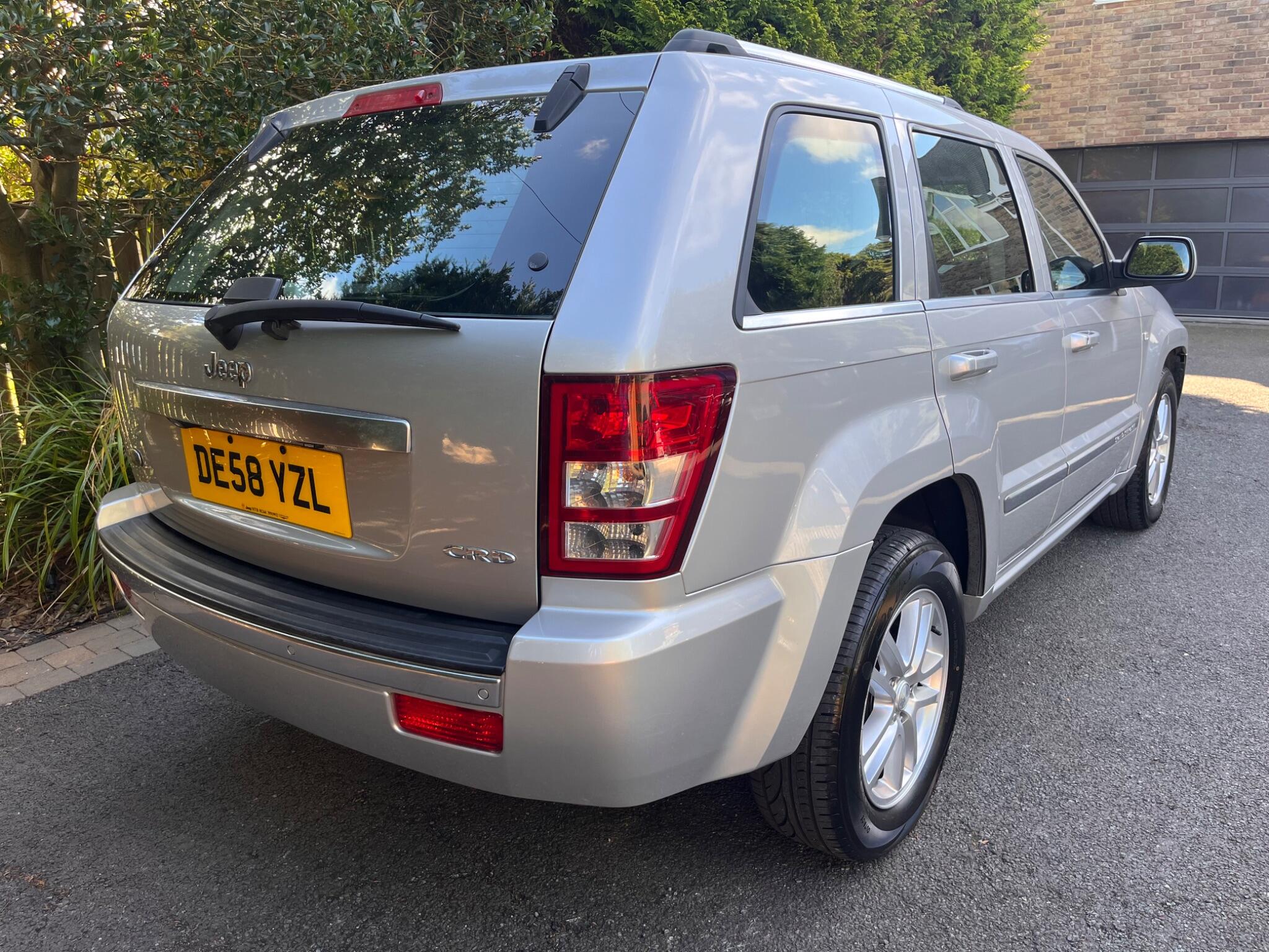 Jeep Grand Cherokee view 11