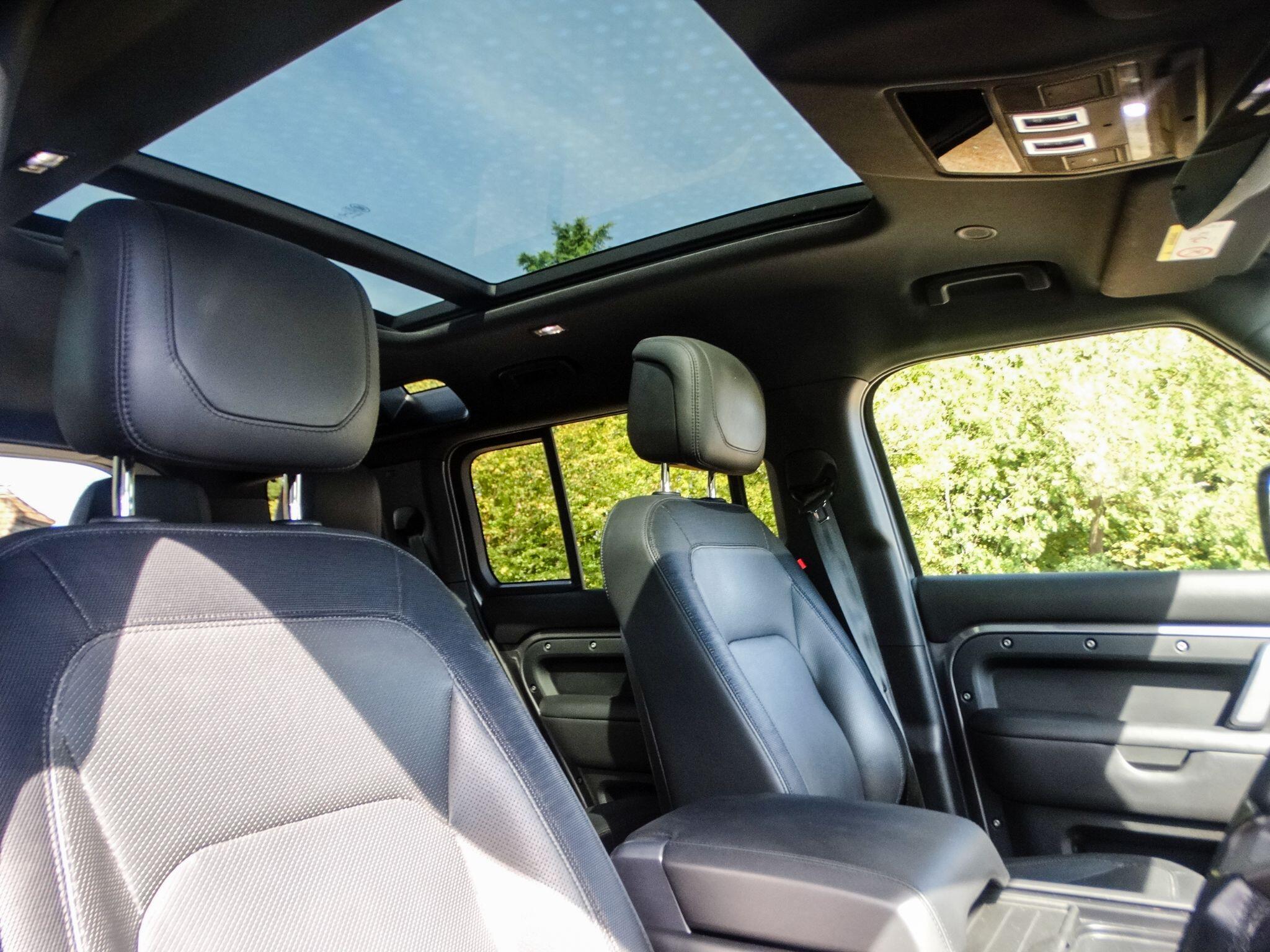 Land Rover Defender 110 view 19