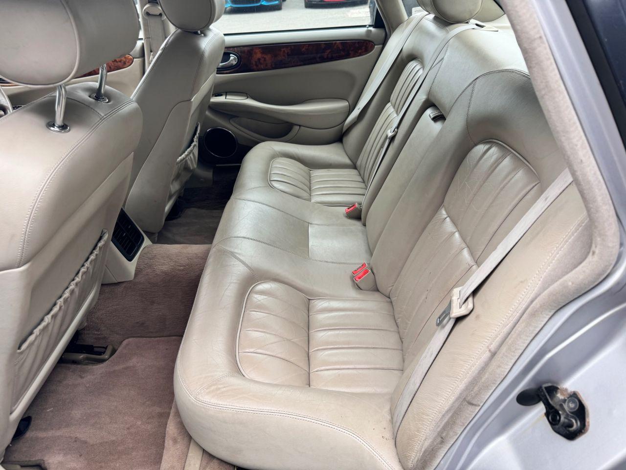 Jaguar XJ view 23