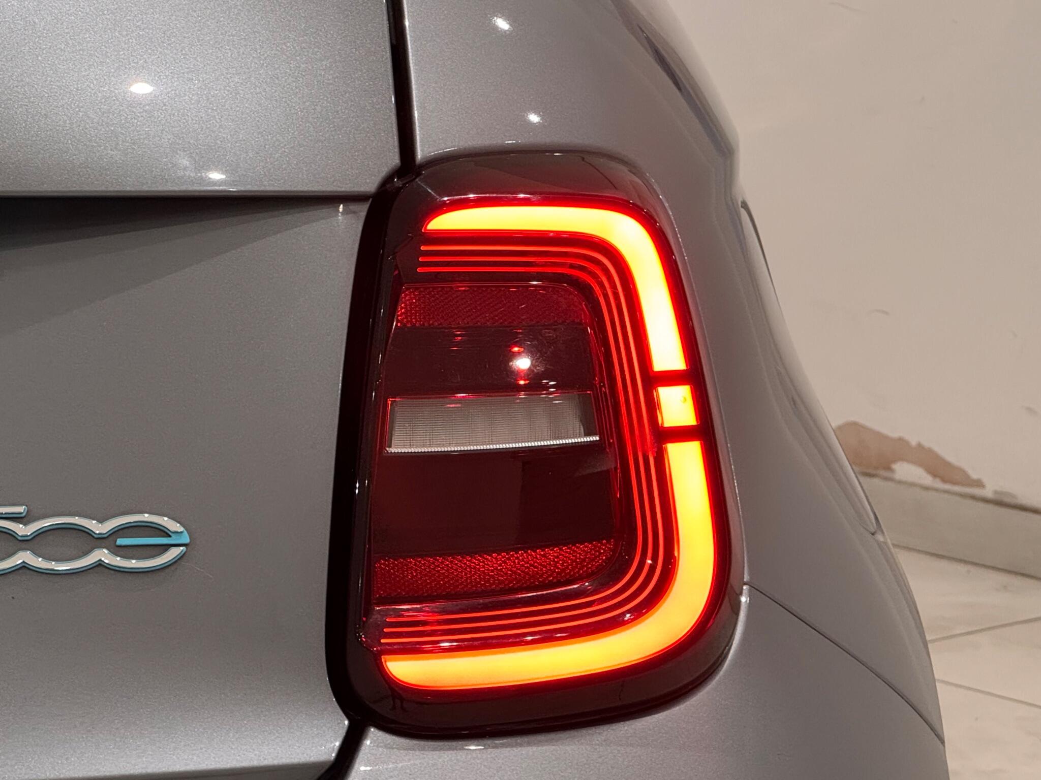 Fiat 500E view 14