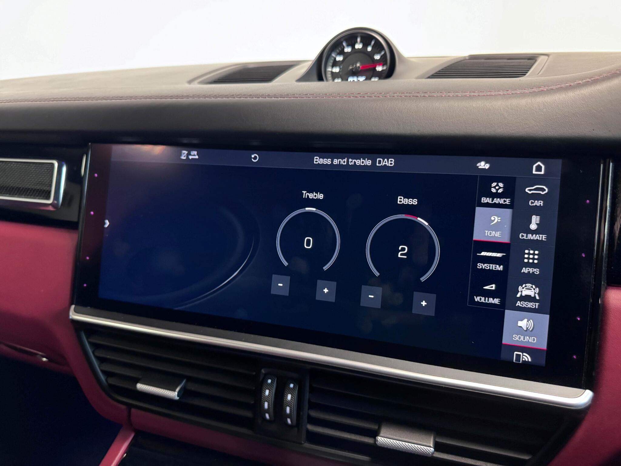 Porsche Cayenne view 75