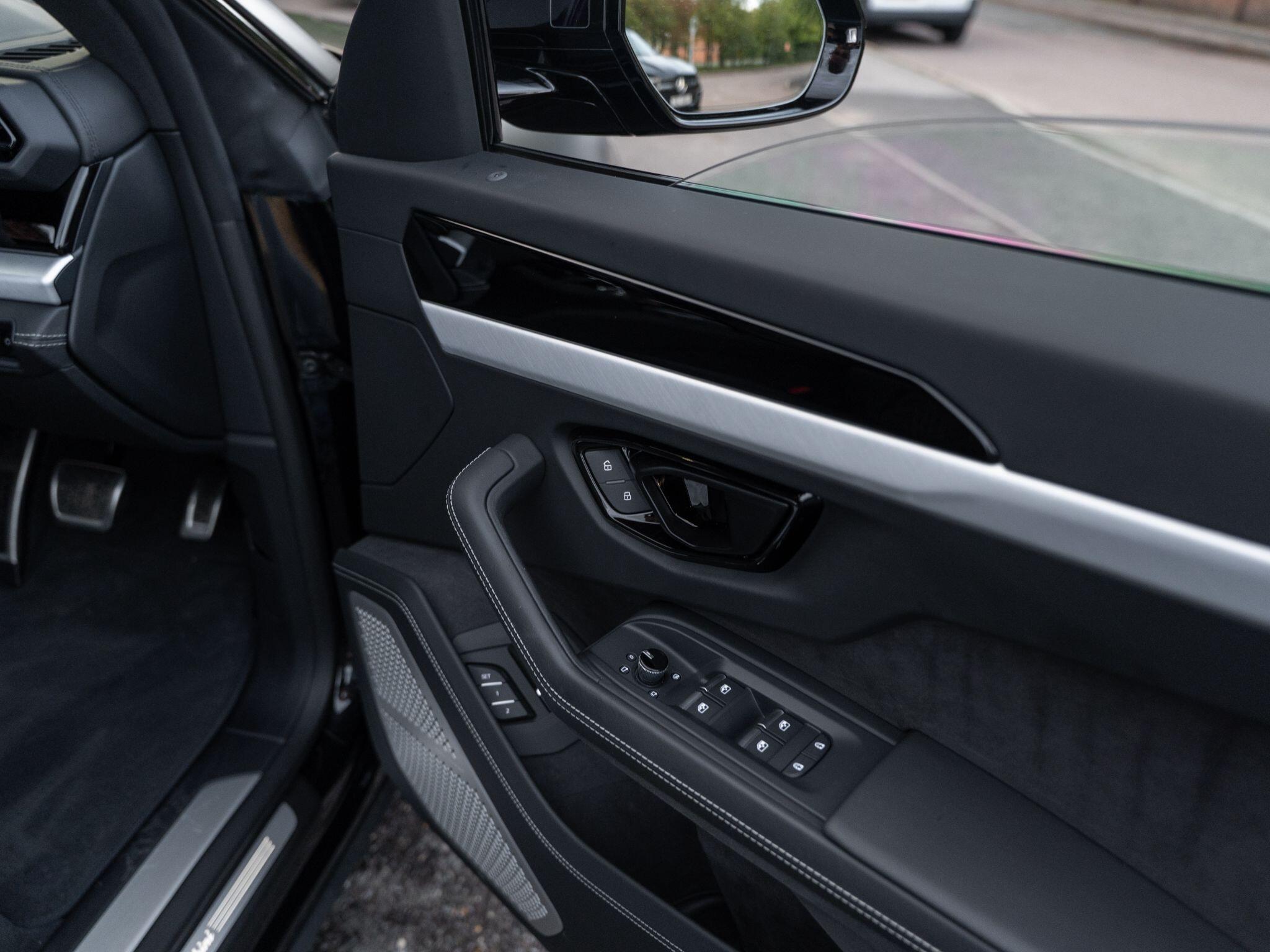 Lamborghini Urus view 51