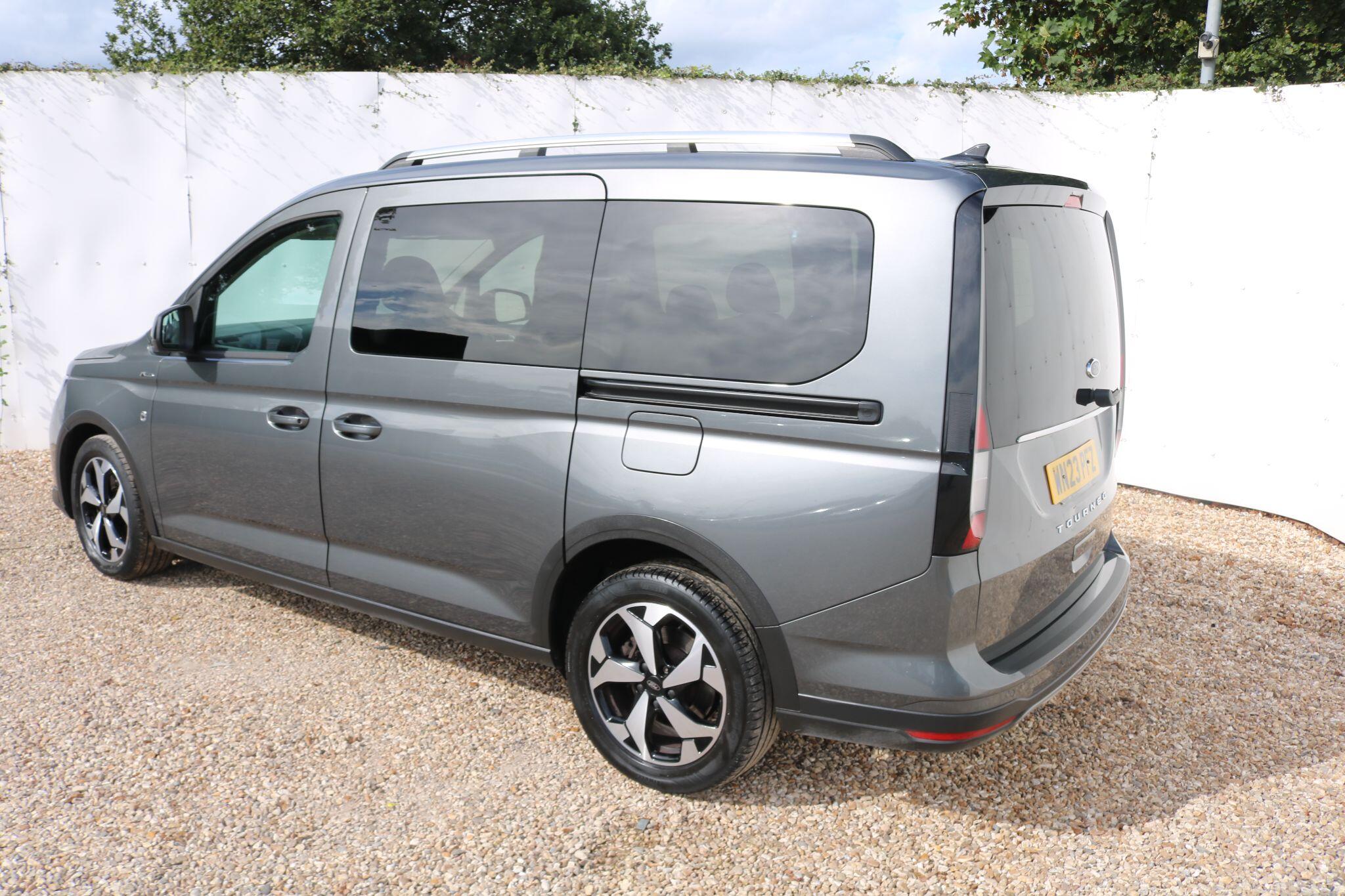 Ford Grand Tourneo Connect view 5