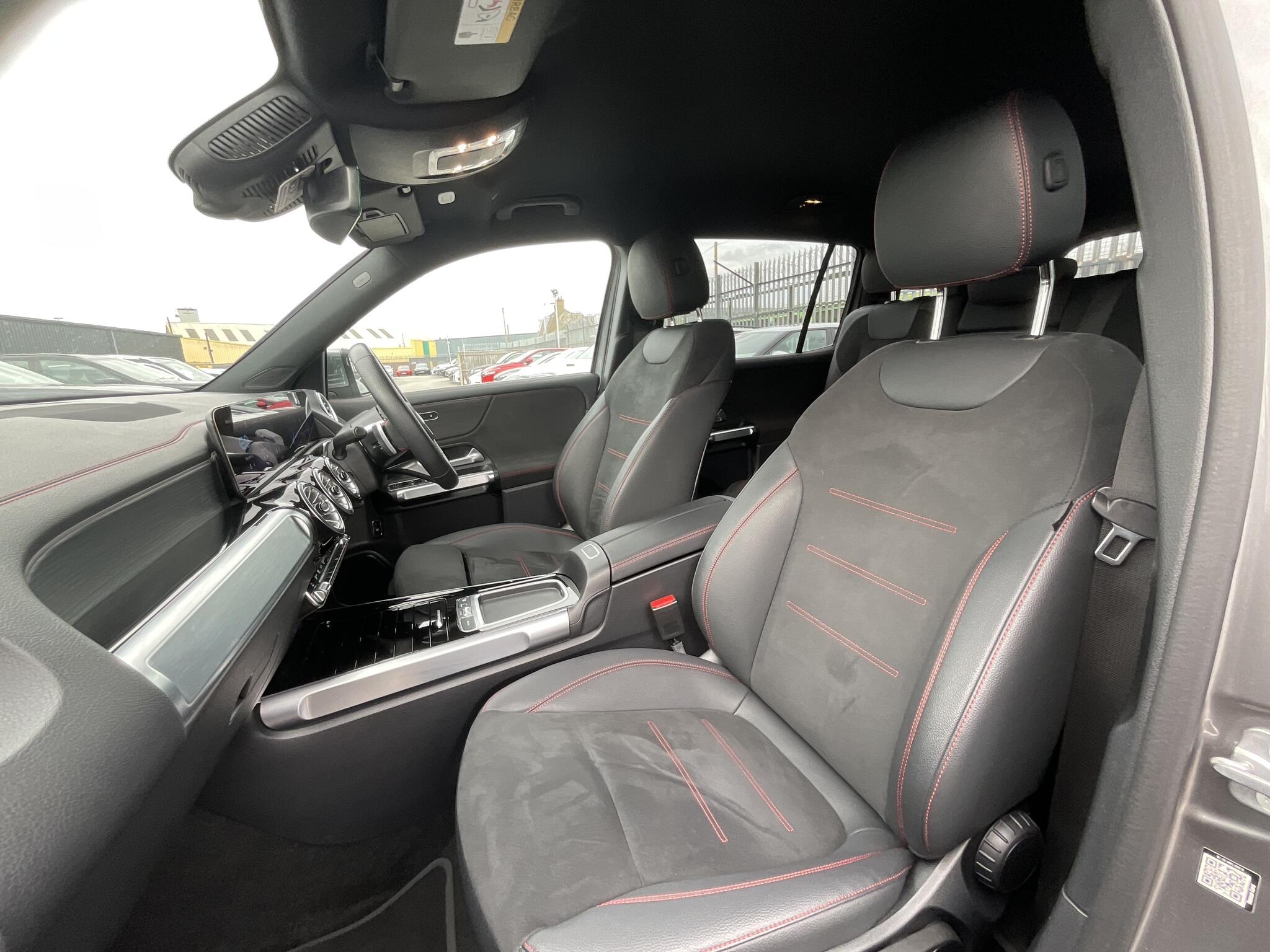 Mercedes-Benz Eqb view 17