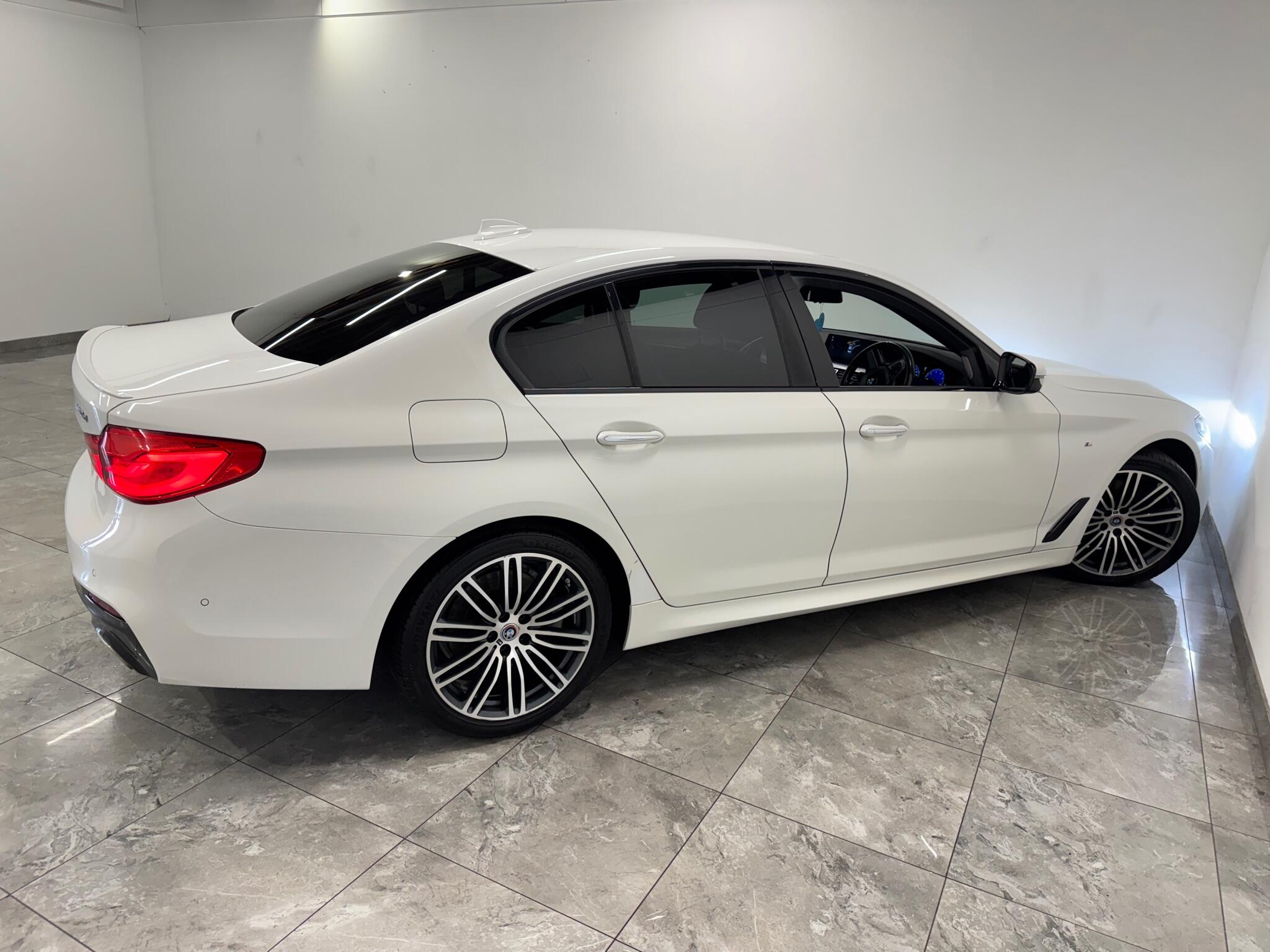 BMW 5 Series view 8