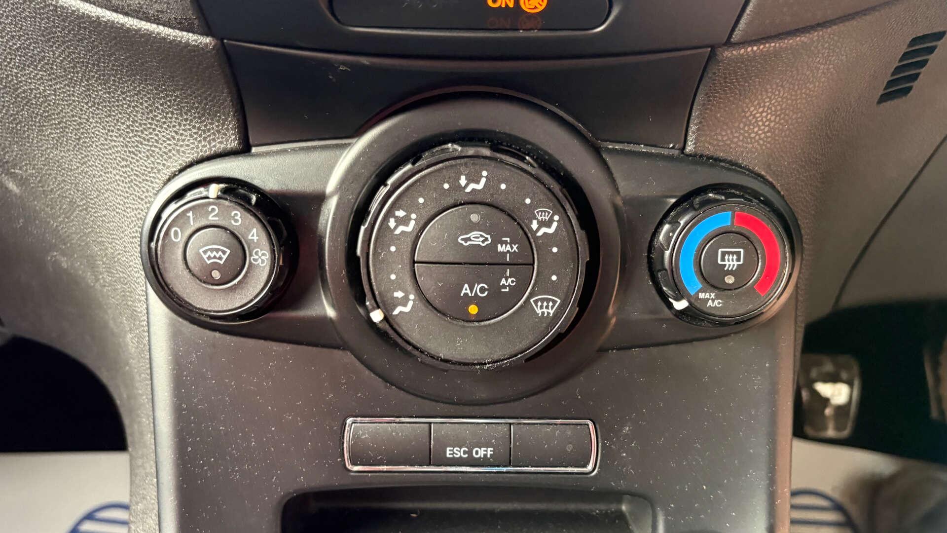 Ford Fiesta view 28
