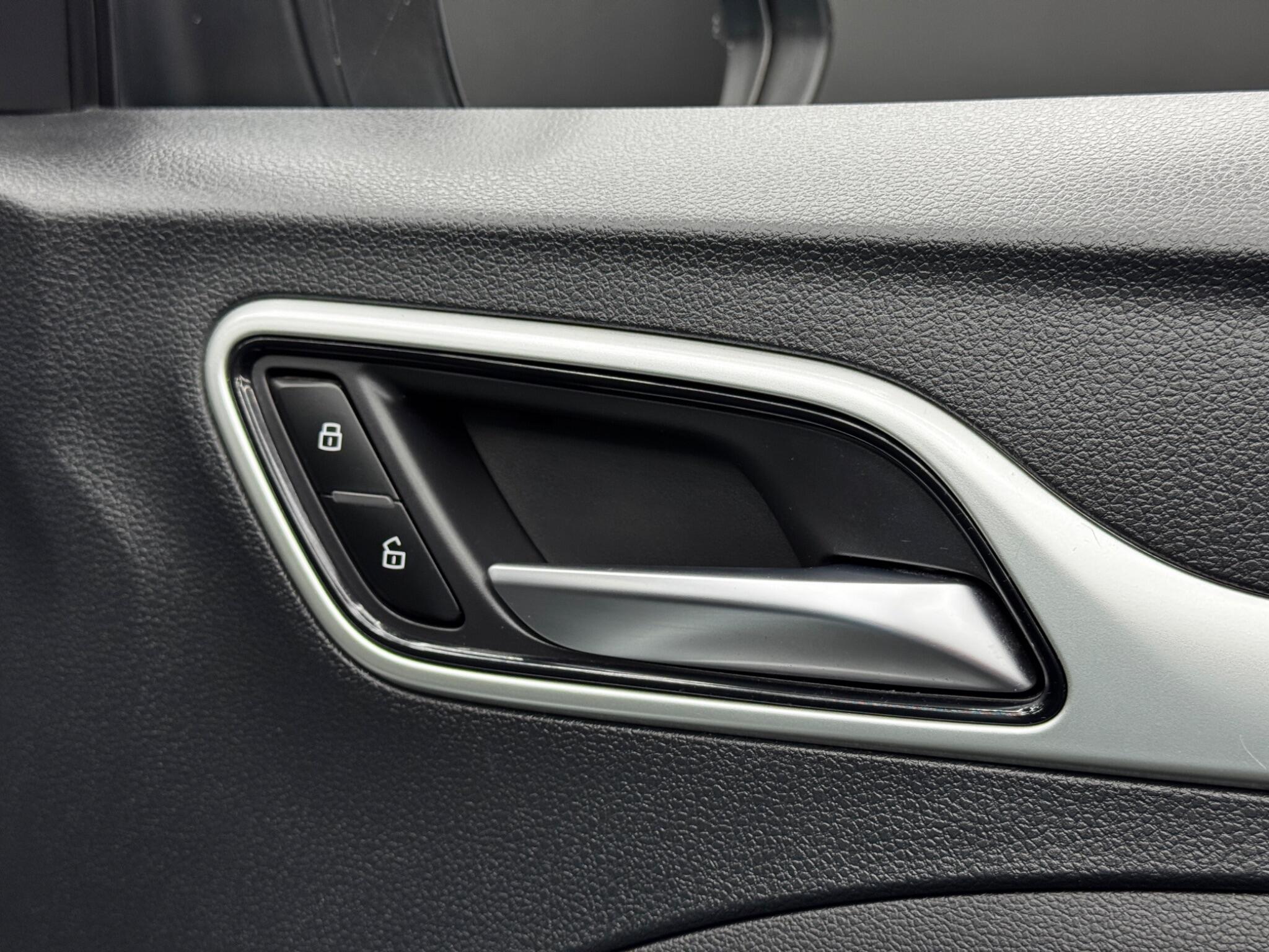 MG ZS view 35