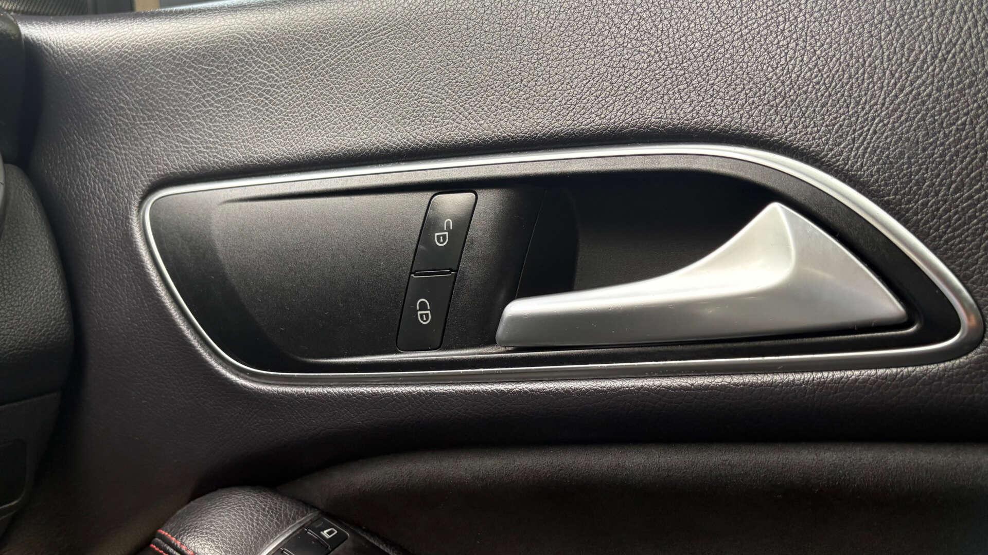 Mercedes-Benz Cla view 23