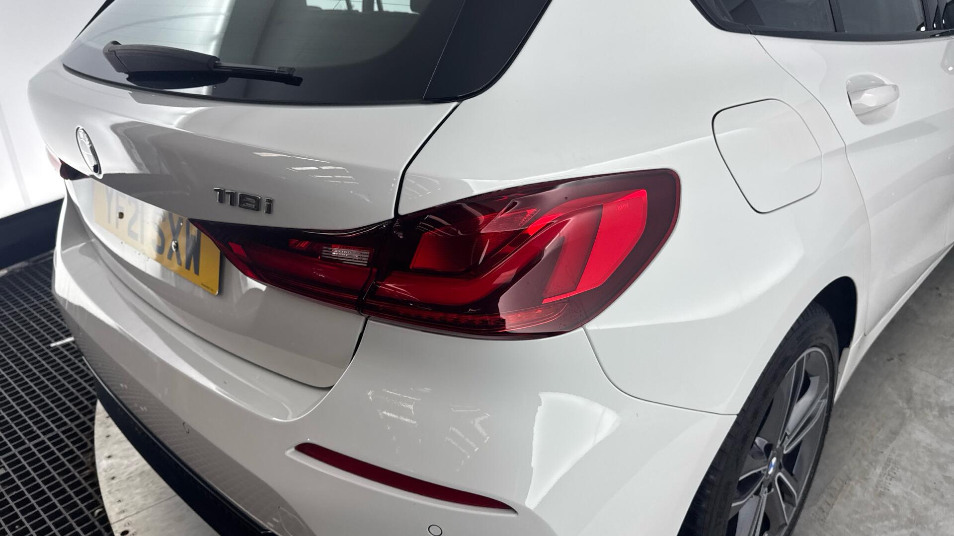 BMW 1 Series view 19