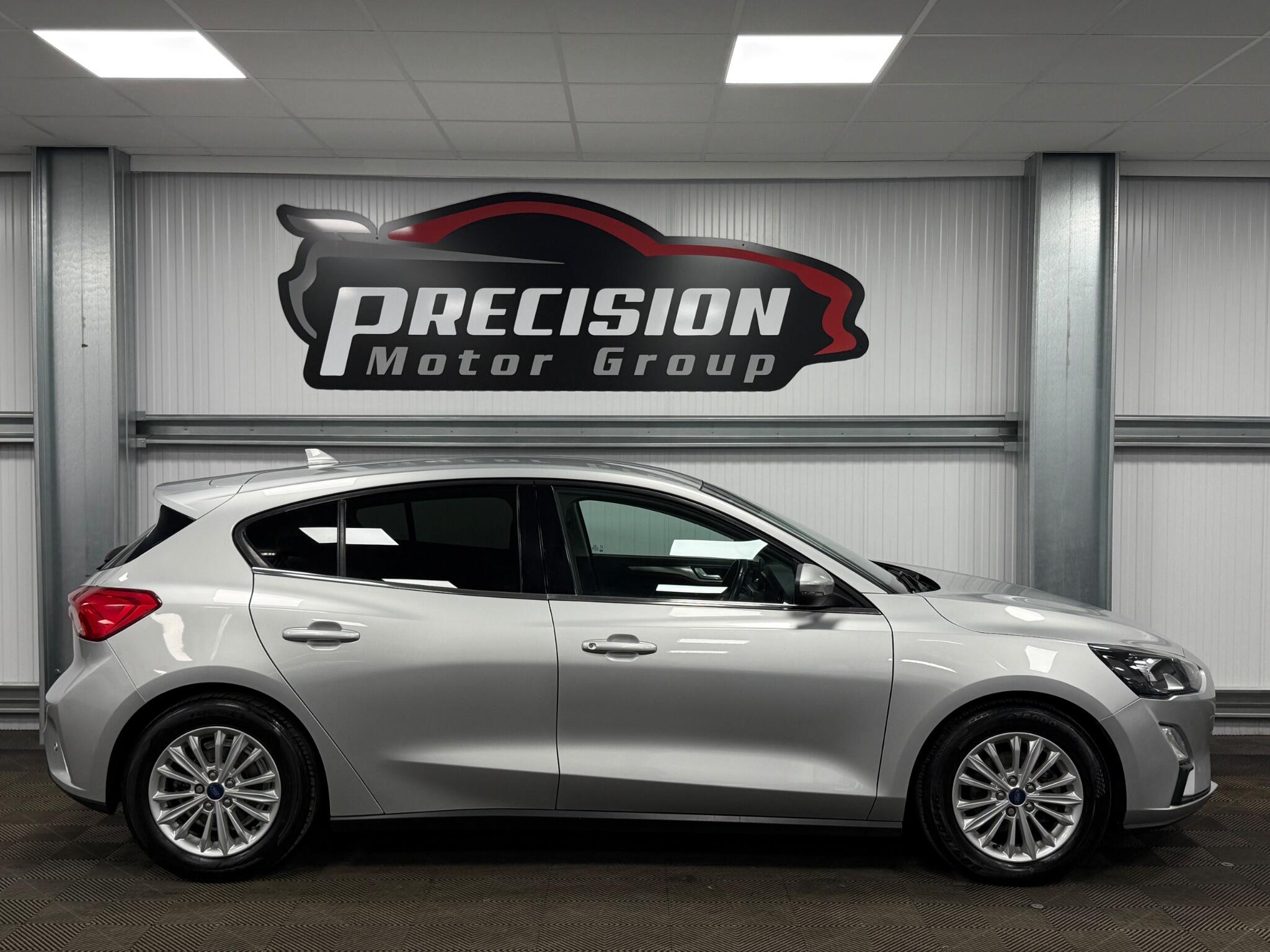 Ford Focus view 12