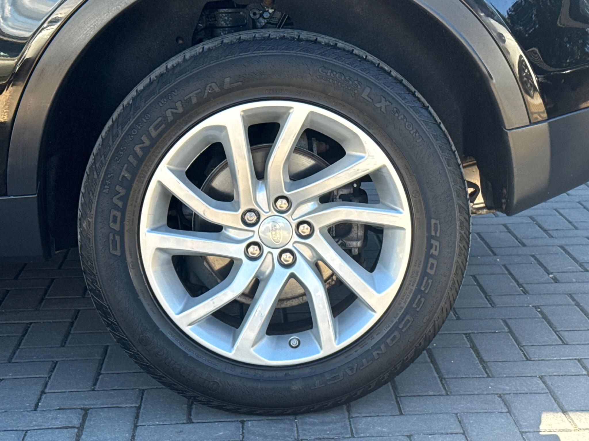 Land Rover Discovery Sport view 15